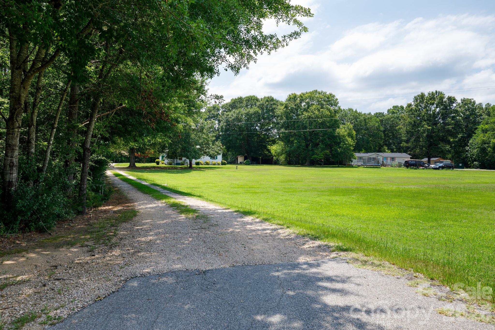 785 Hawthorne Road — Chester