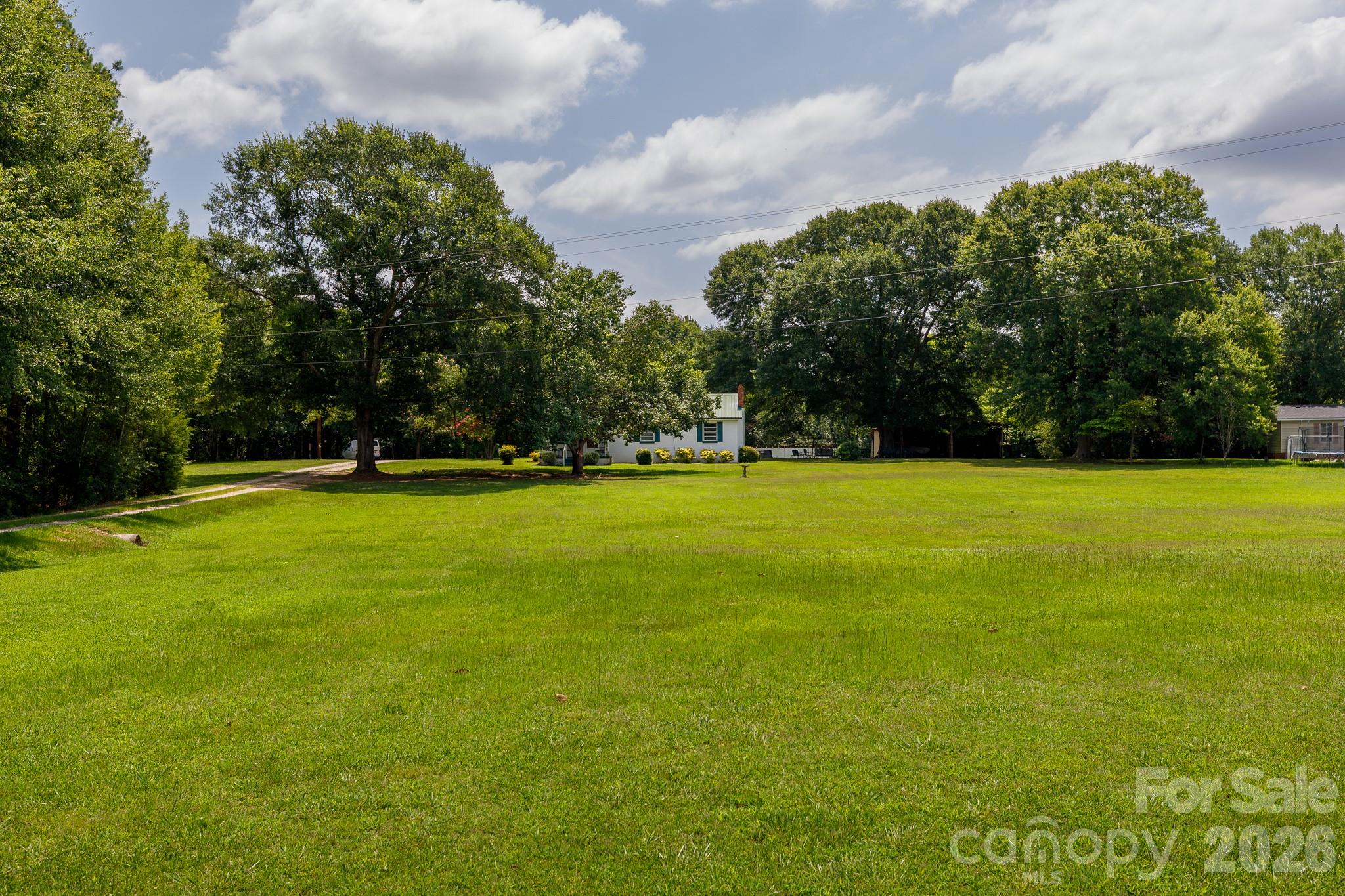 785 Hawthorne Road — Chester