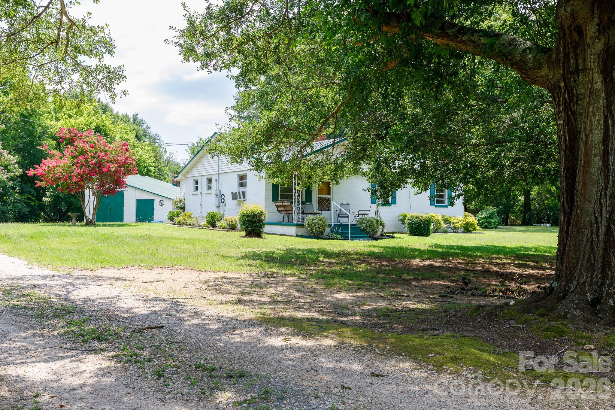 785 Hawthorne Road — Chester