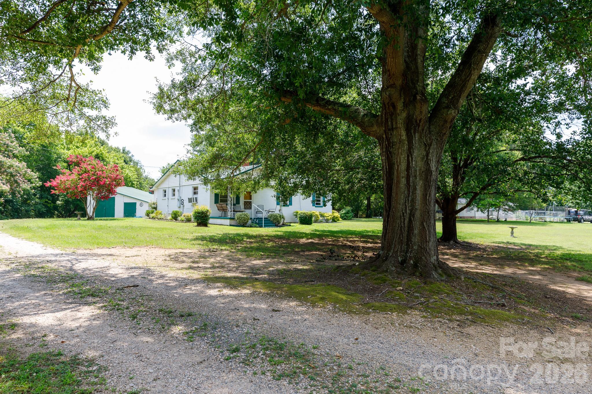 785 Hawthorne Road — Chester
