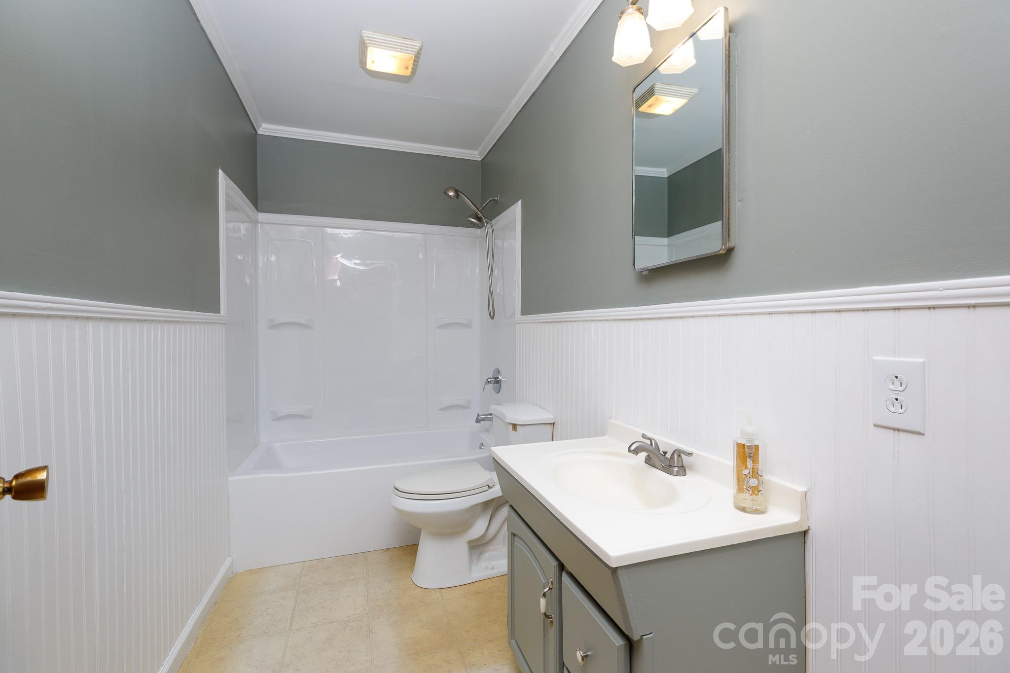 785 Hawthorne Road — Chester
