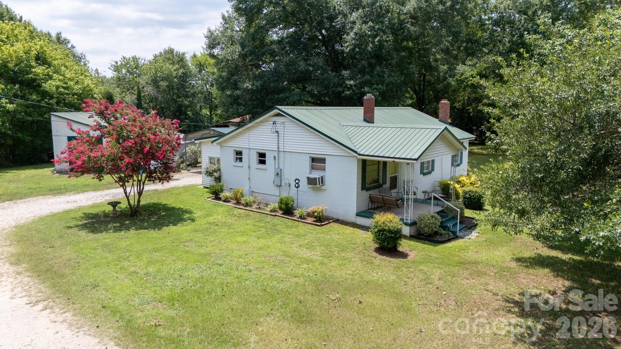 785 Hawthorne Road — Chester