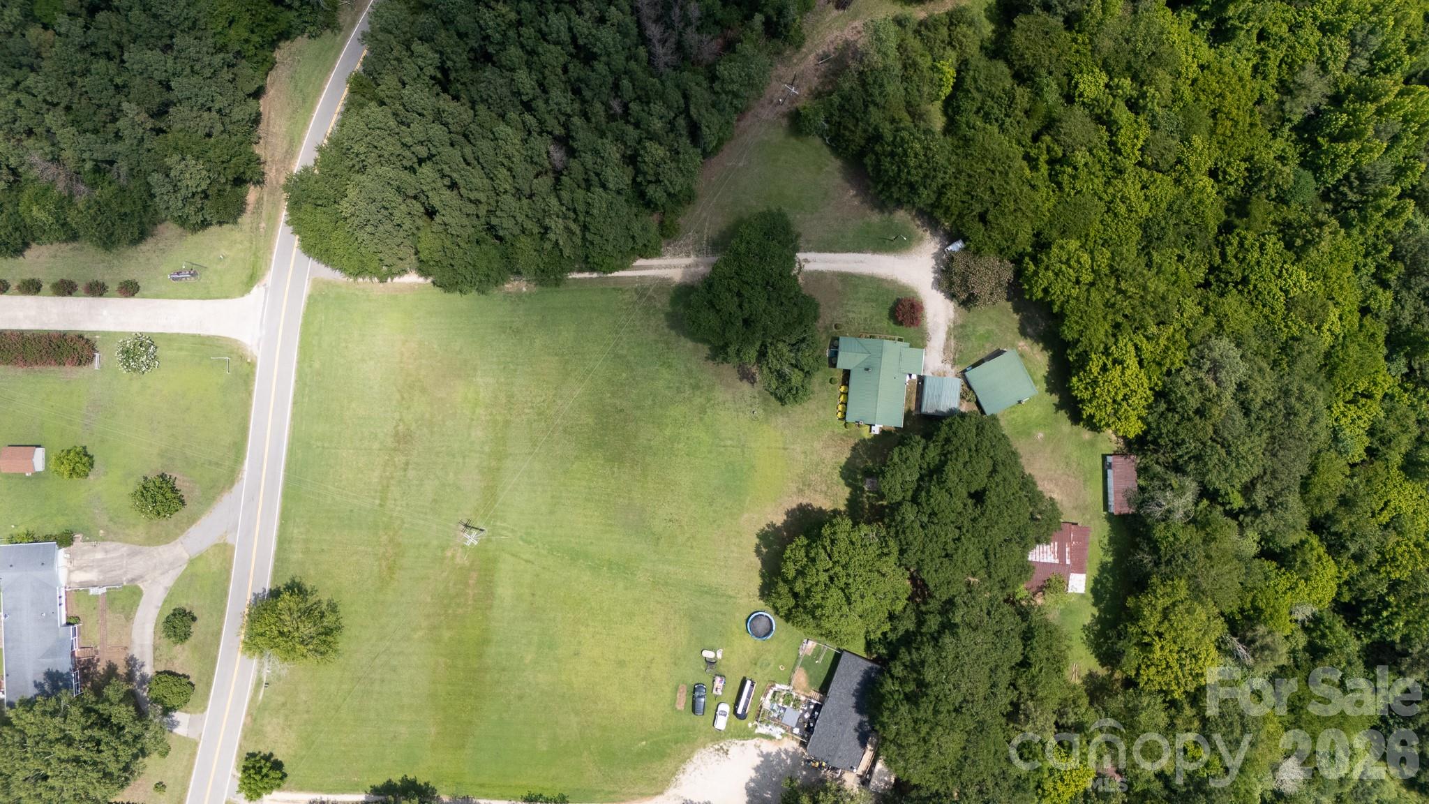 785 Hawthorne Road — Chester