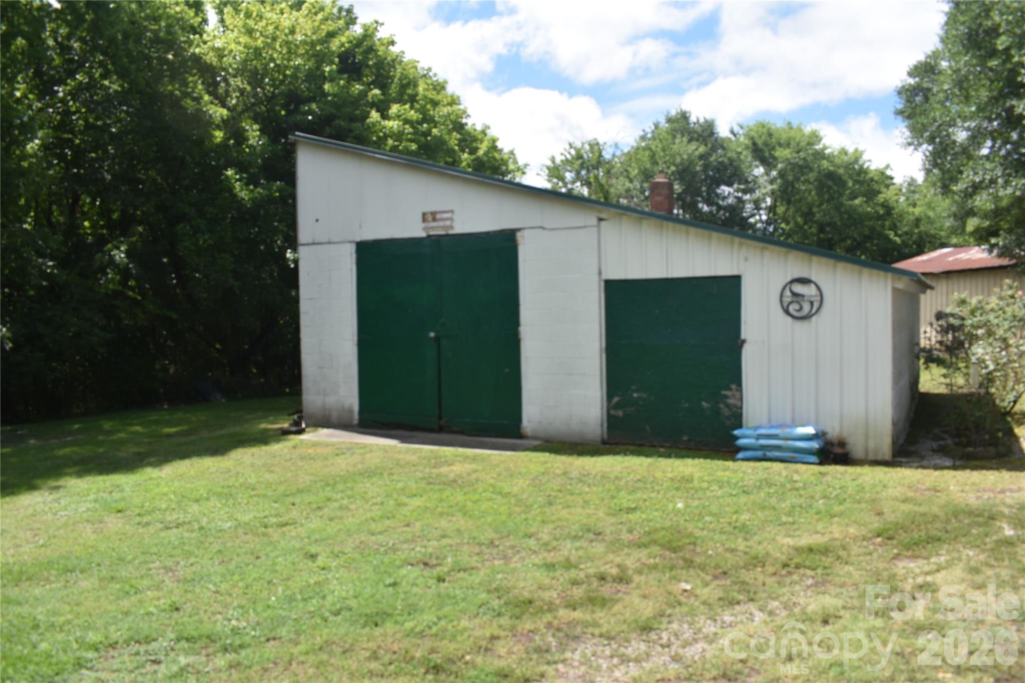 785 Hawthorne Road — Chester