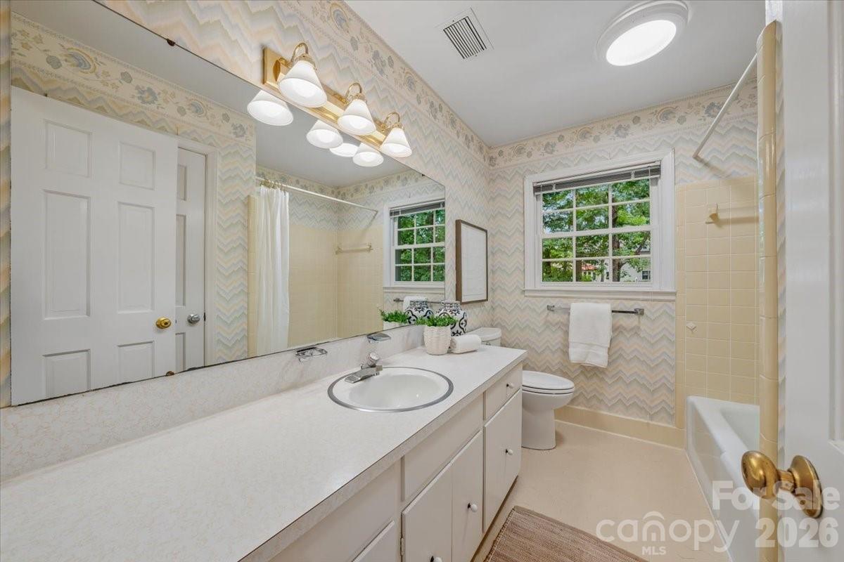 1024 Court Drive — Charlotte
