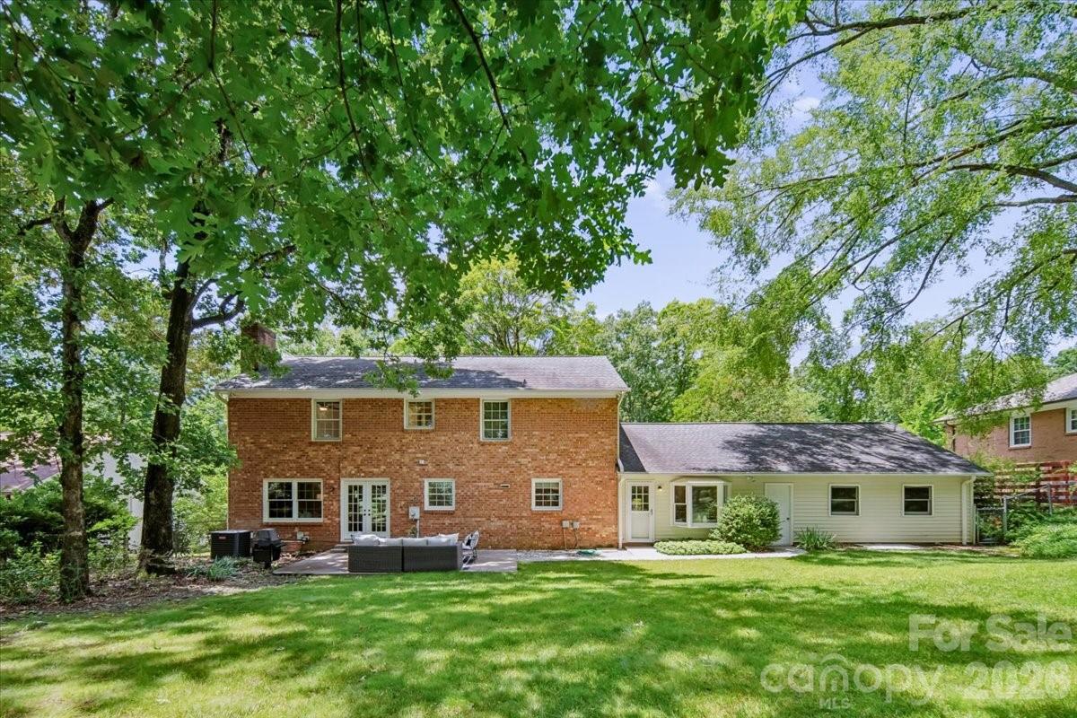1024 Court Drive — Charlotte