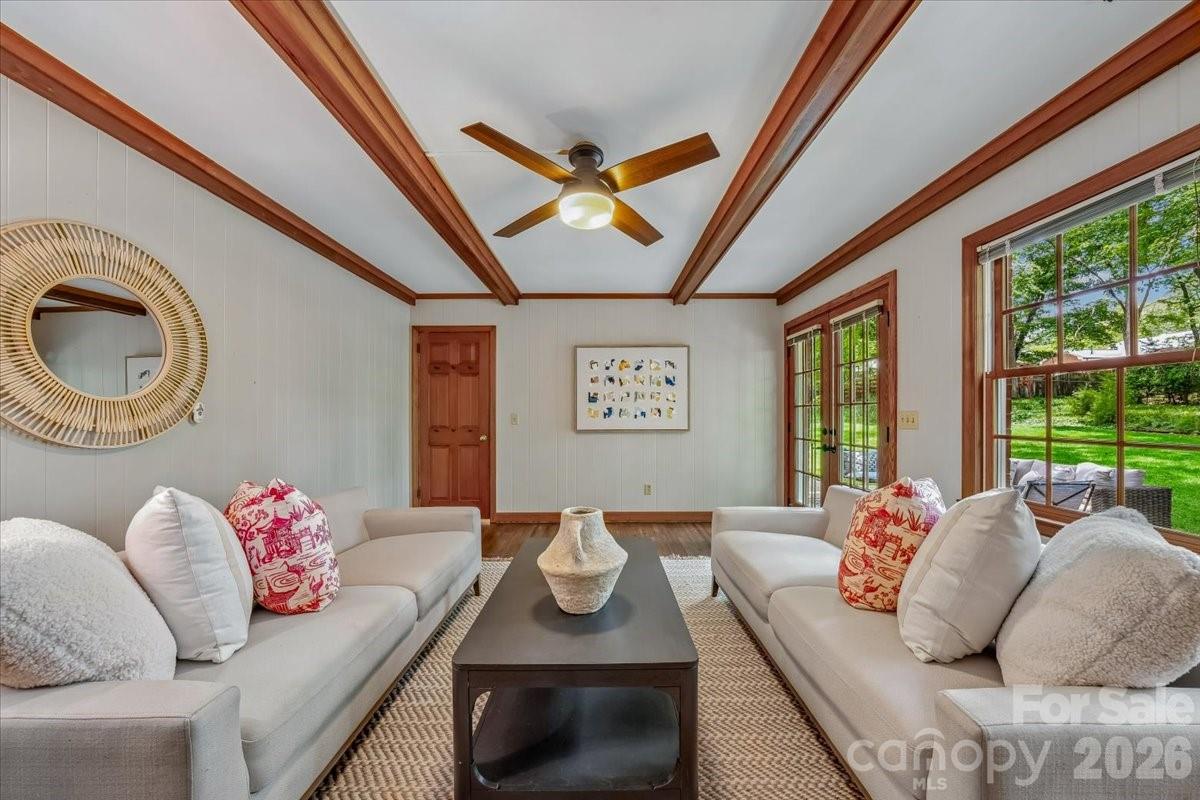 1024 Court Drive — Charlotte