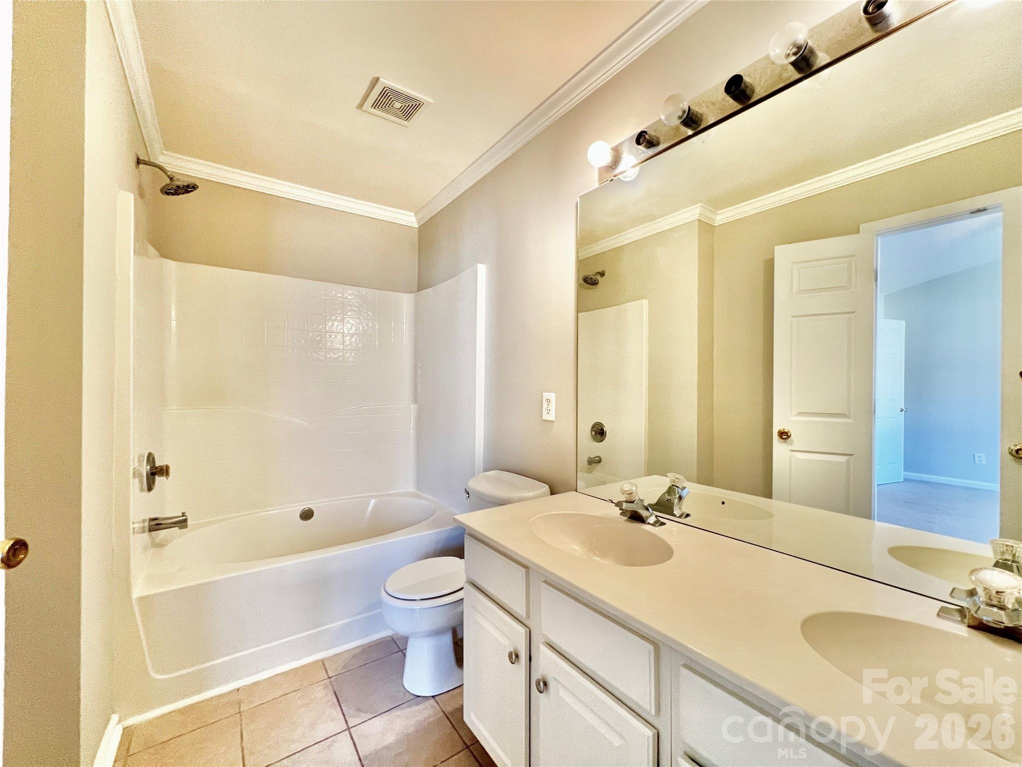 2762 Thornbush Court — Charlotte