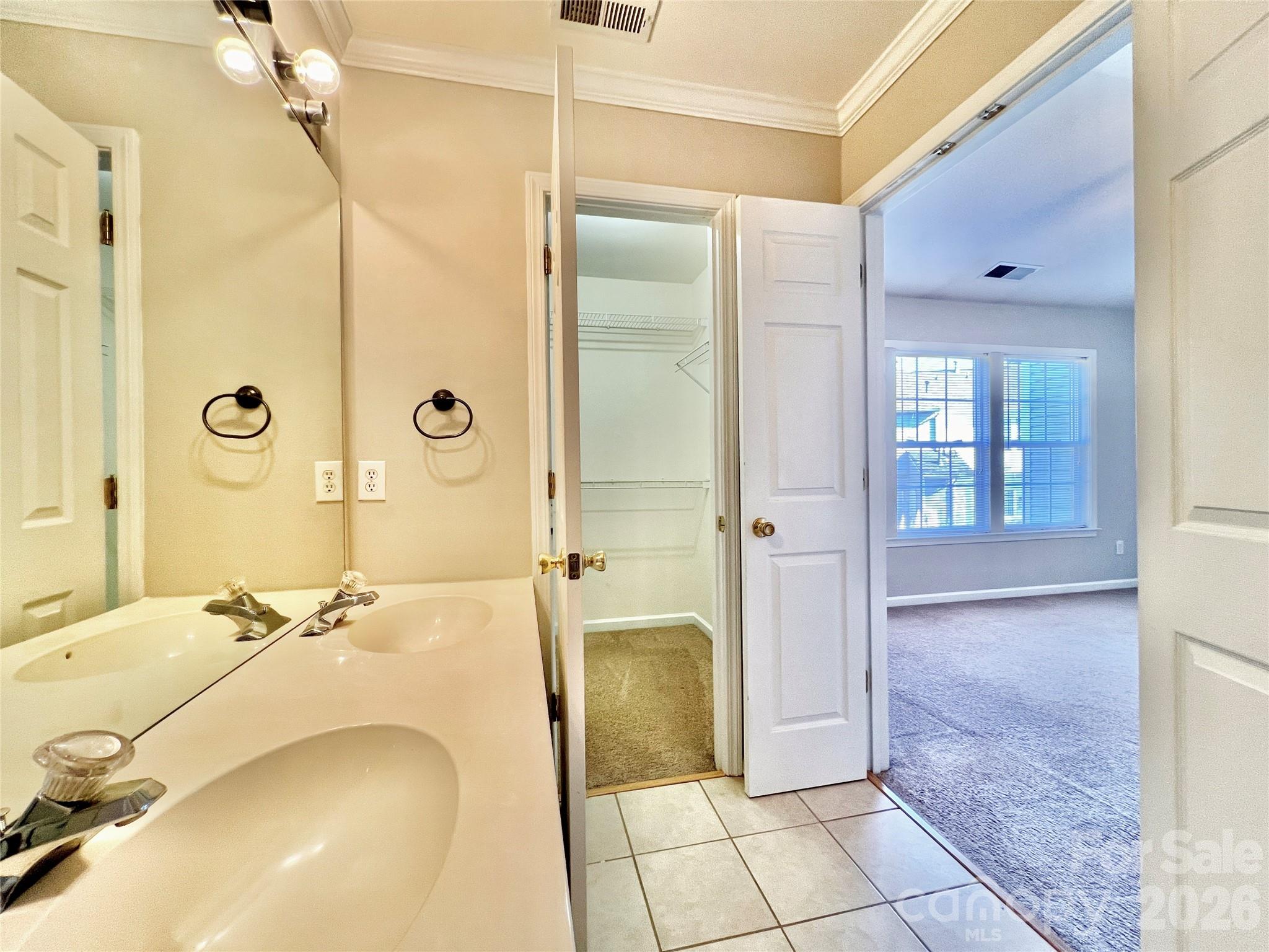 2762 Thornbush Court — Charlotte