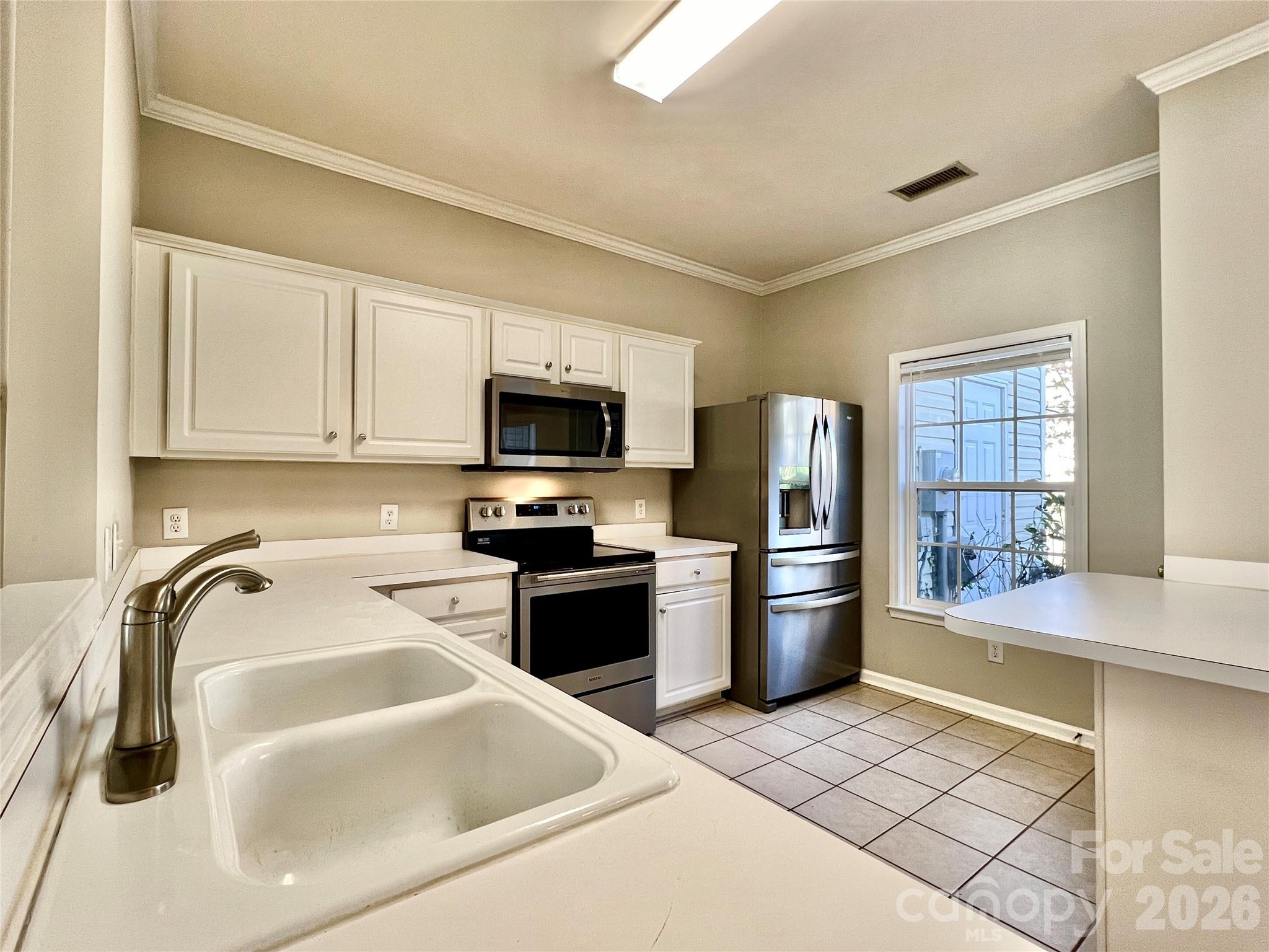 2762 Thornbush Court — Charlotte