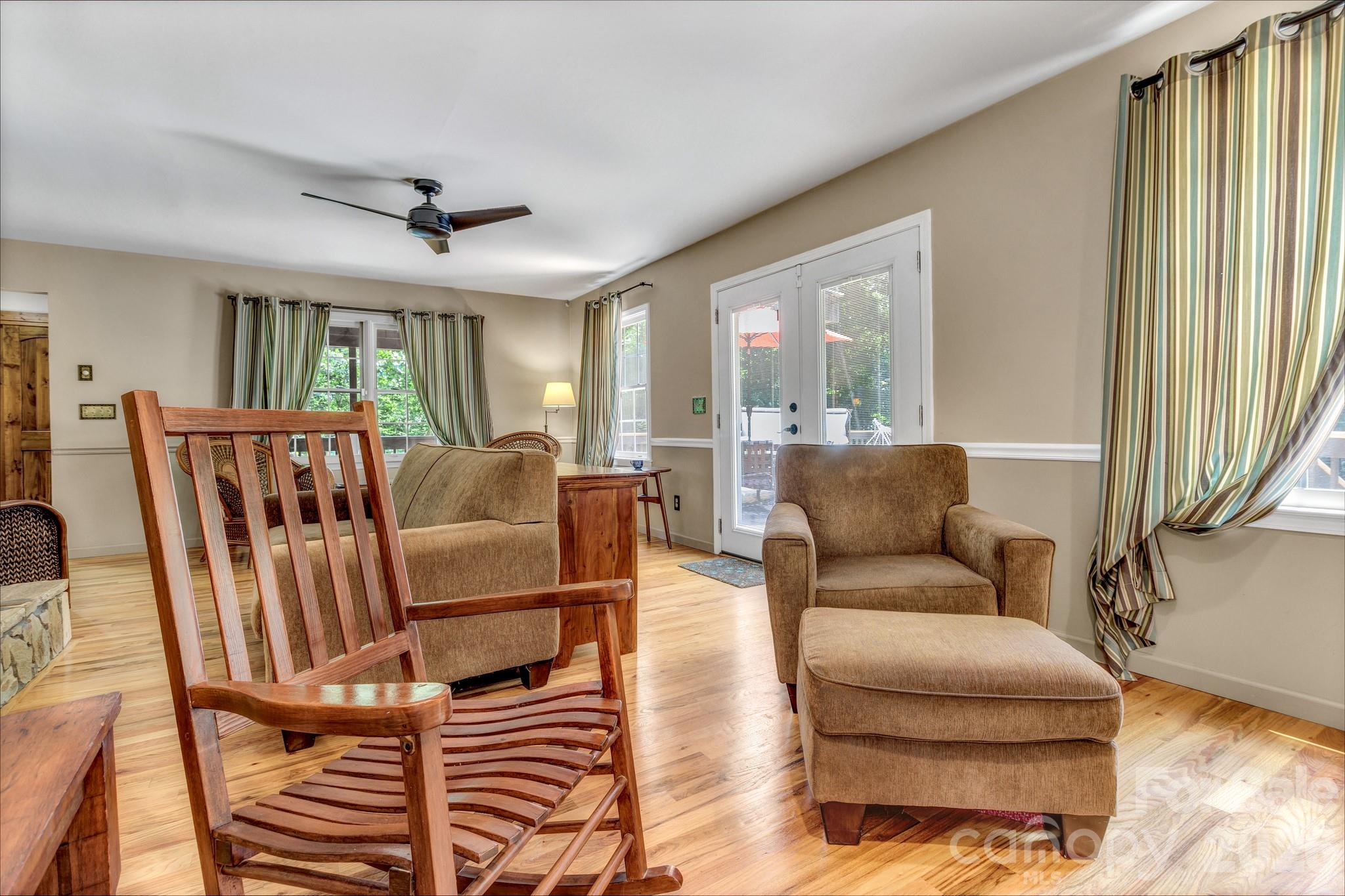 237 Woodys Drive — Hendersonville
