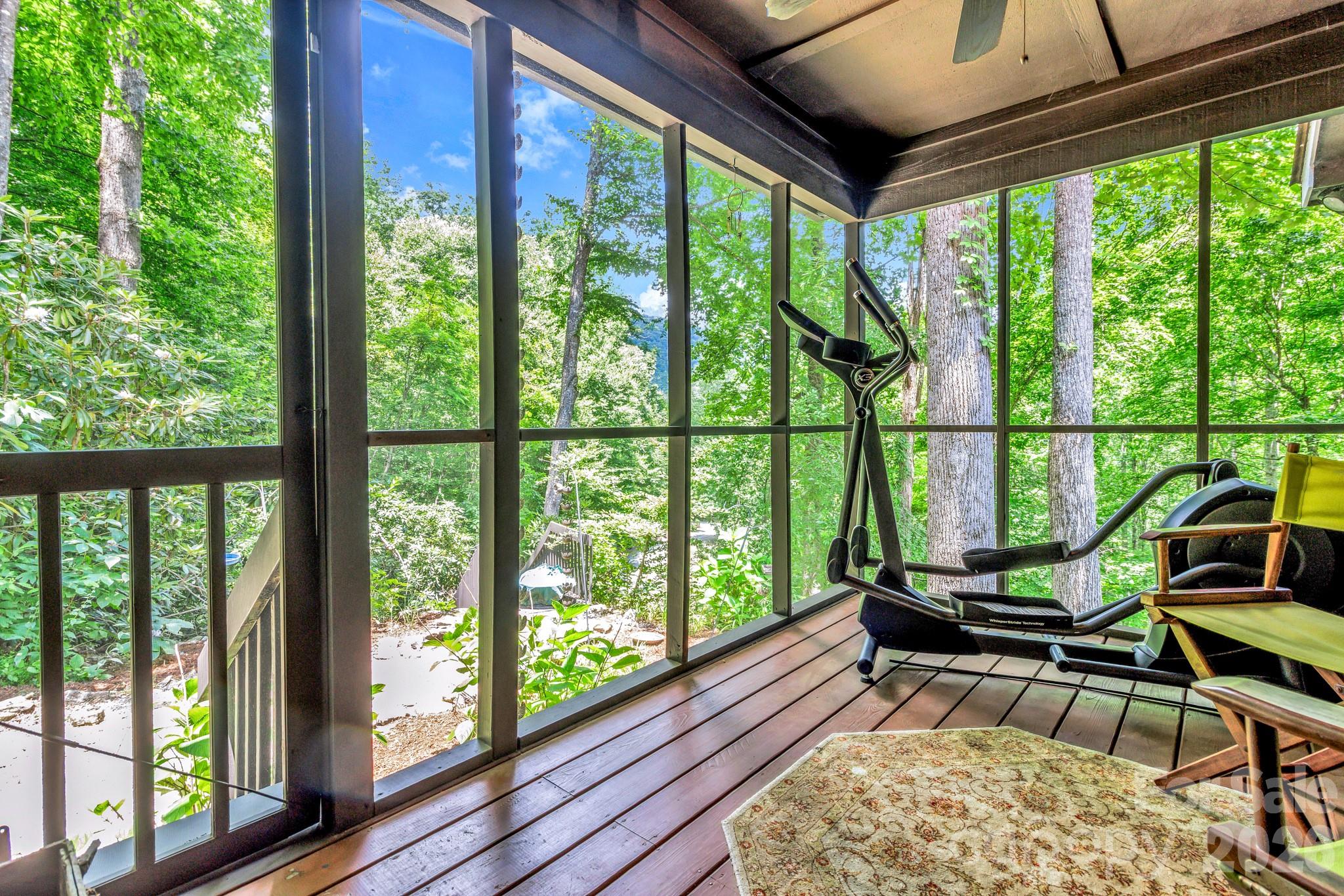 237 Woodys Drive — Hendersonville