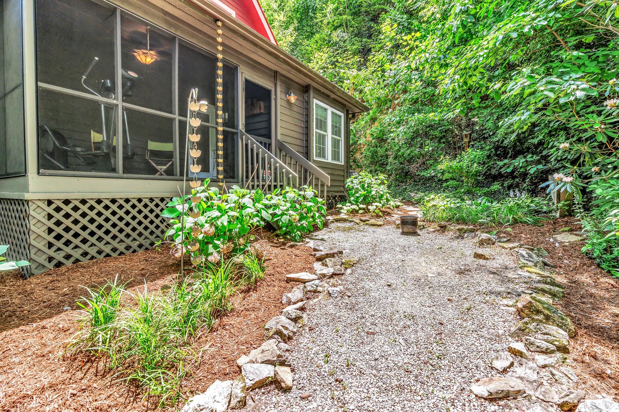 237 Woodys Drive — Hendersonville