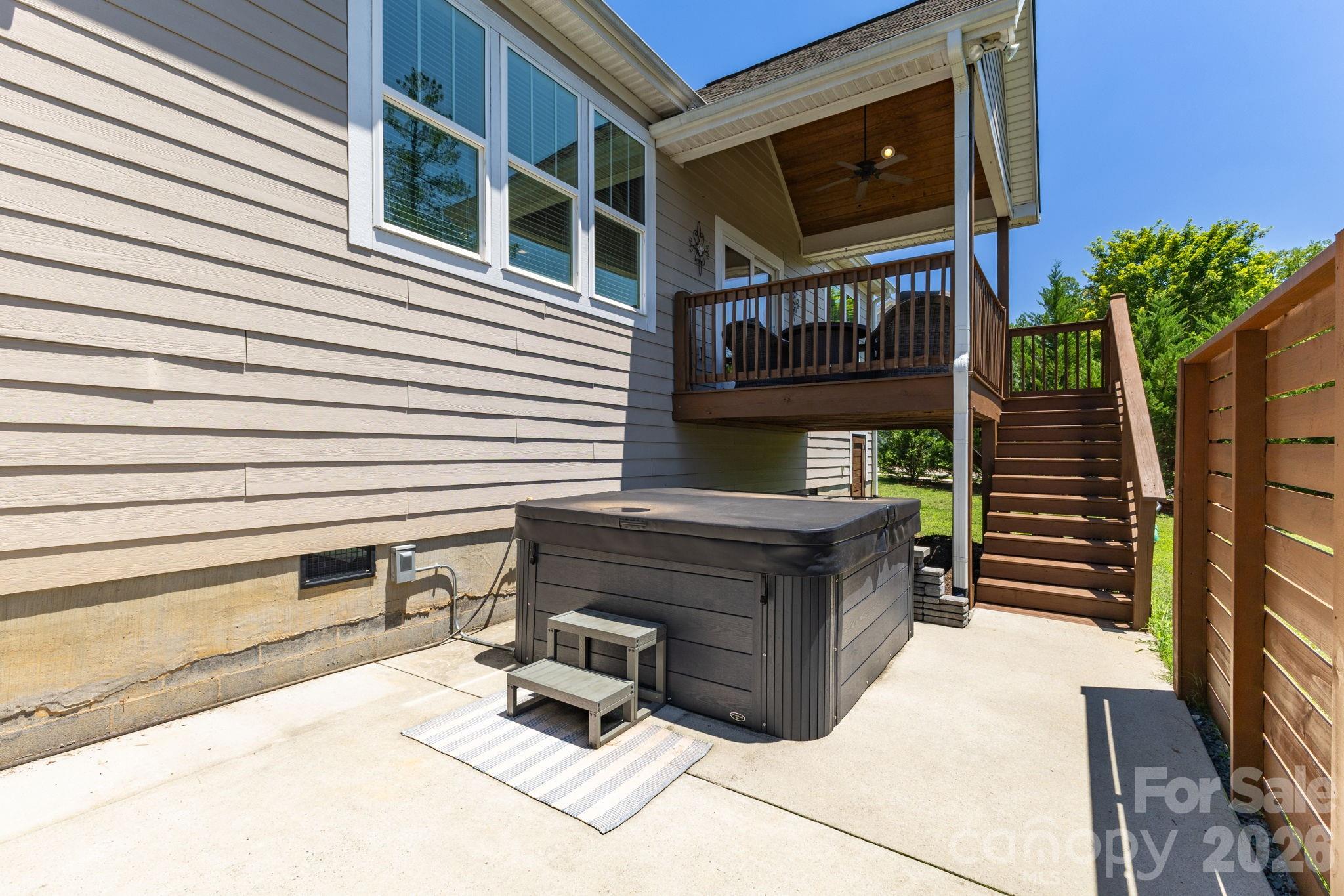 1210 39th Avenue NE — Hickory