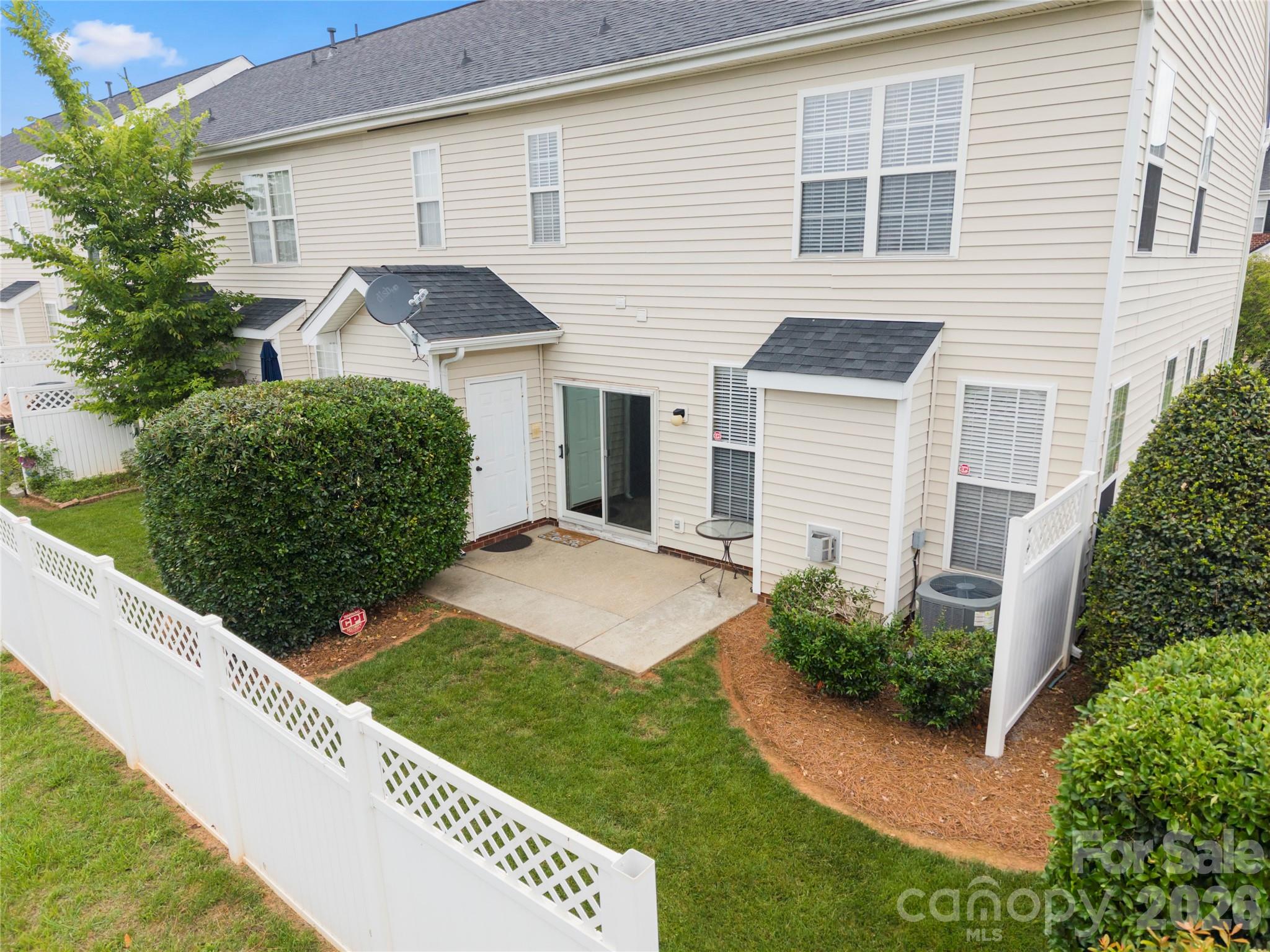 7641 Bluff Point Lane — Denver