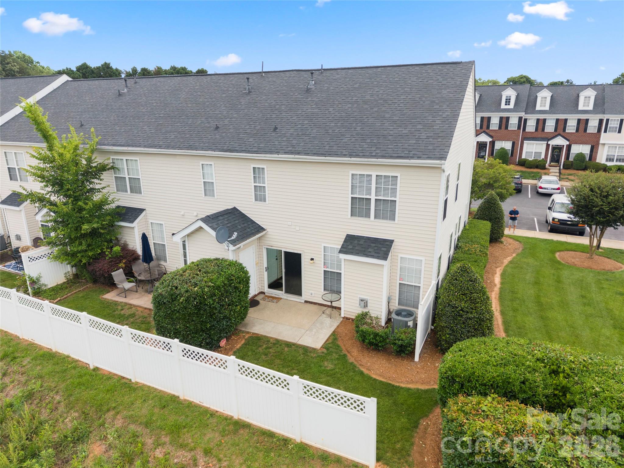 7641 Bluff Point Lane — Denver