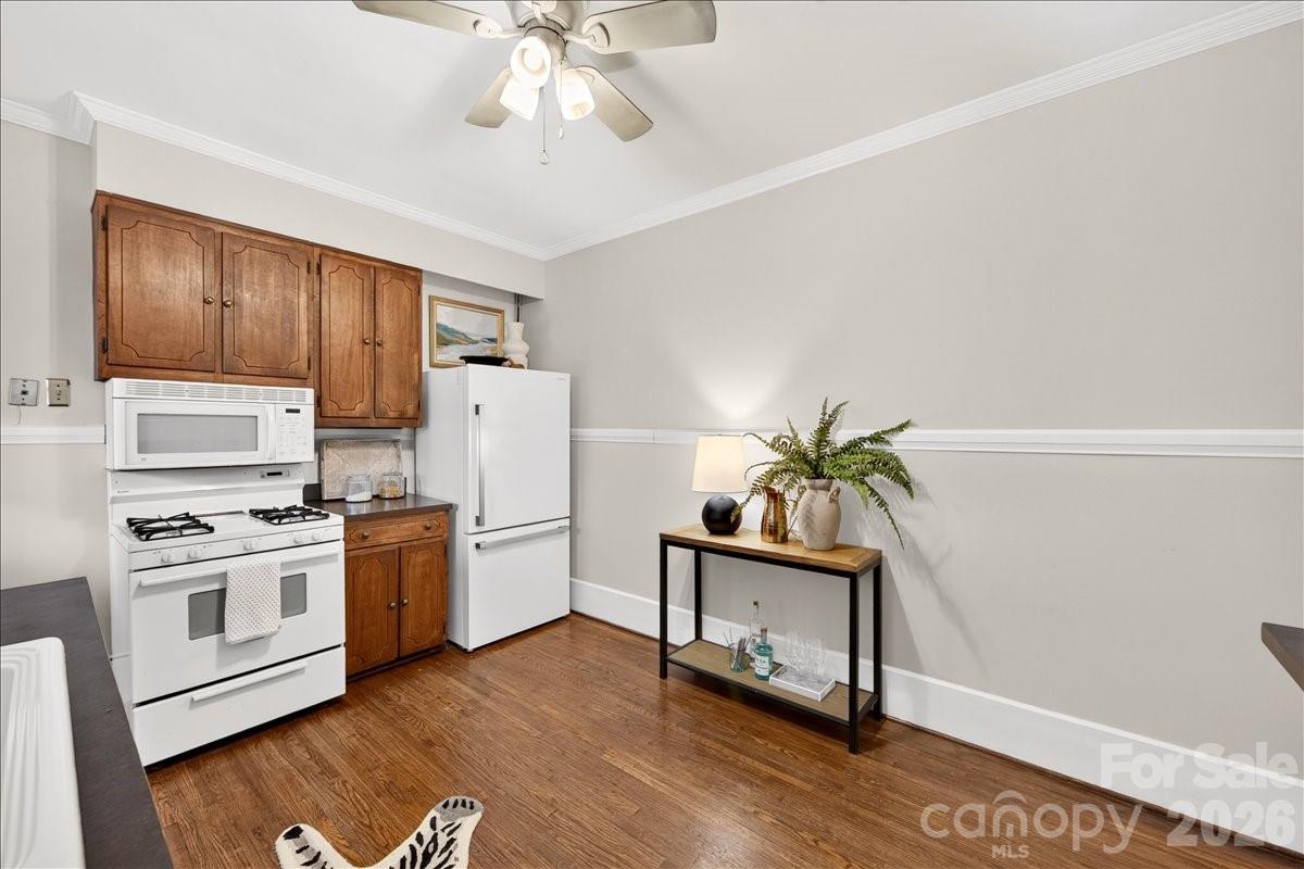 524 Hawthorne Lane #9 — Charlotte
