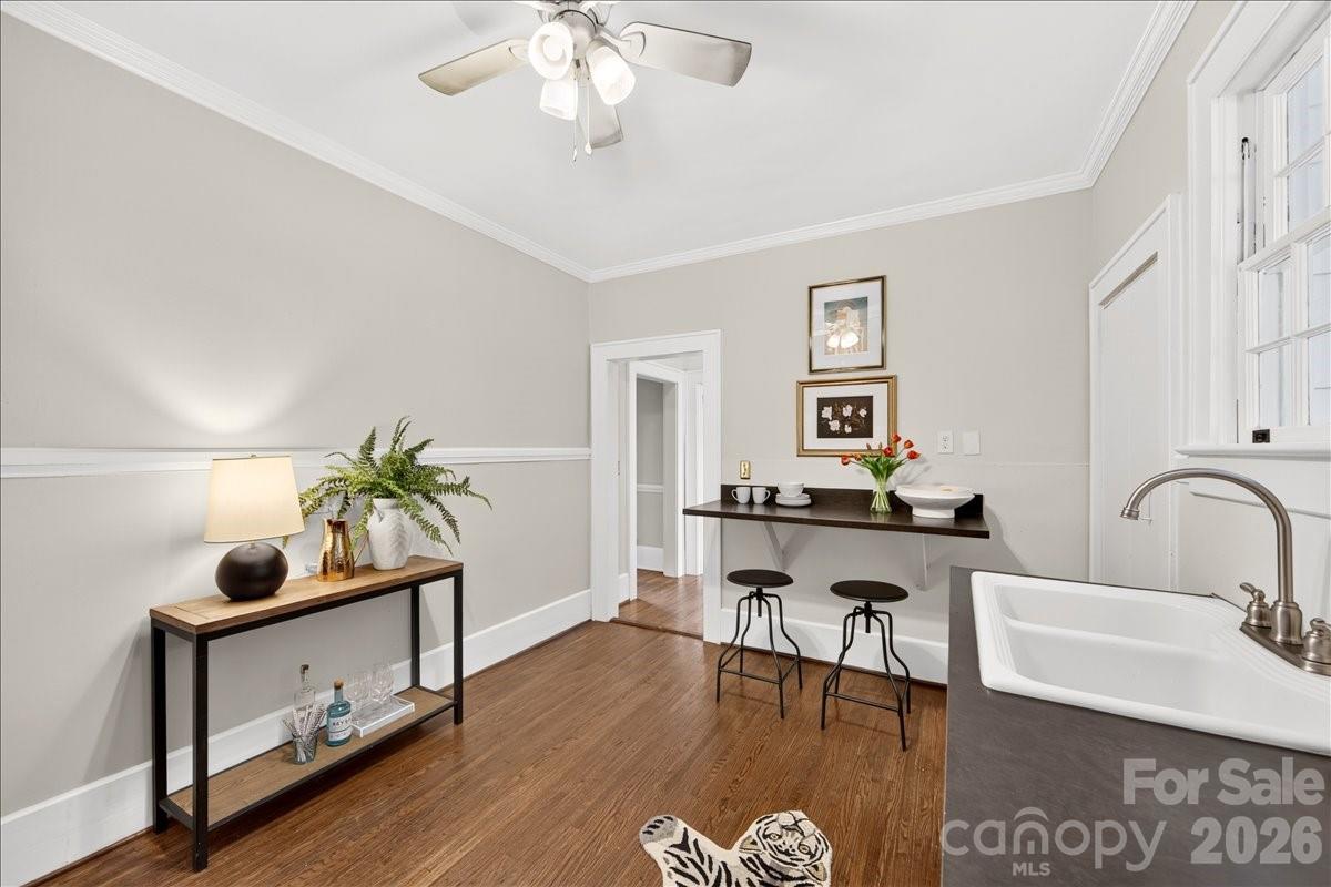 524 Hawthorne Lane #9 — Charlotte
