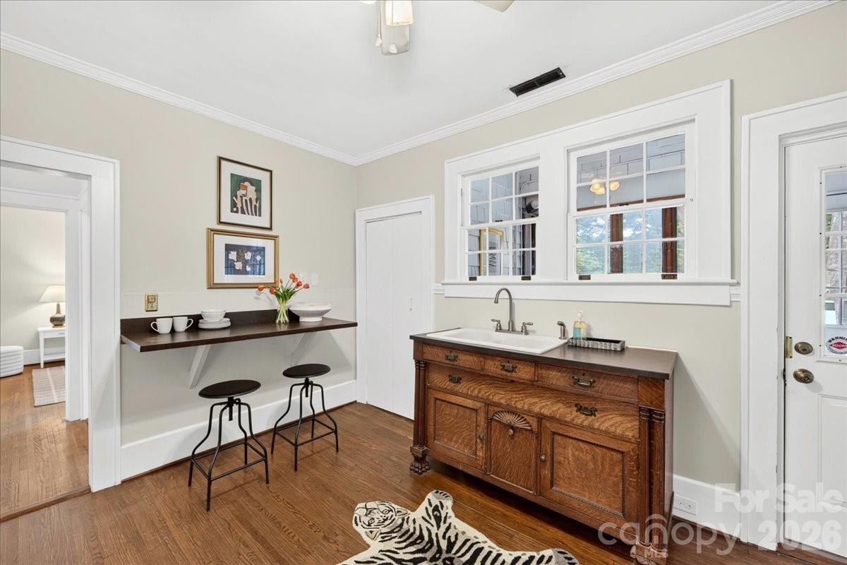 524 Hawthorne Lane #9 — Charlotte