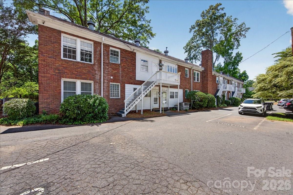 524 Hawthorne Lane #9 — Charlotte