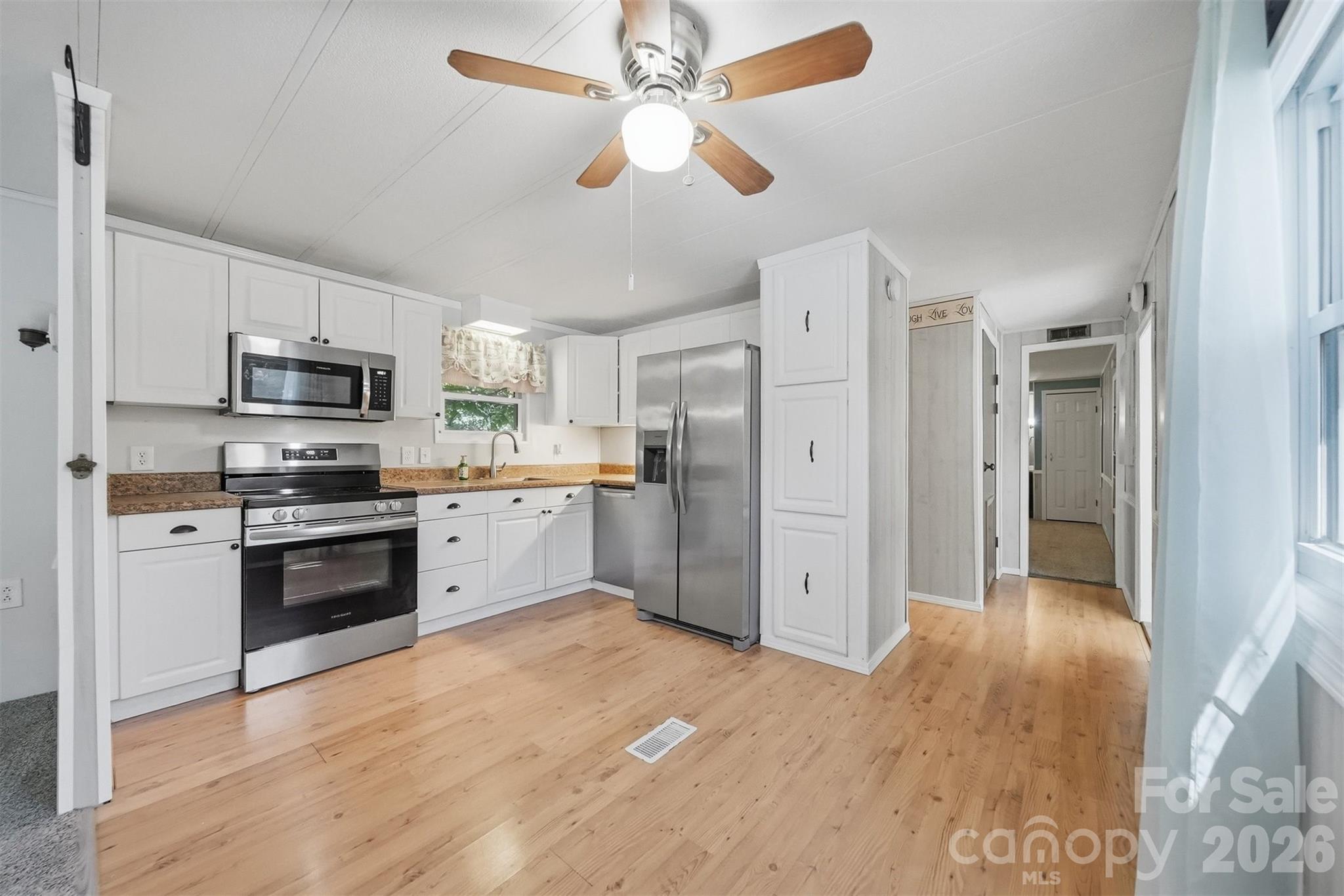 5404 B J Drive — Conover