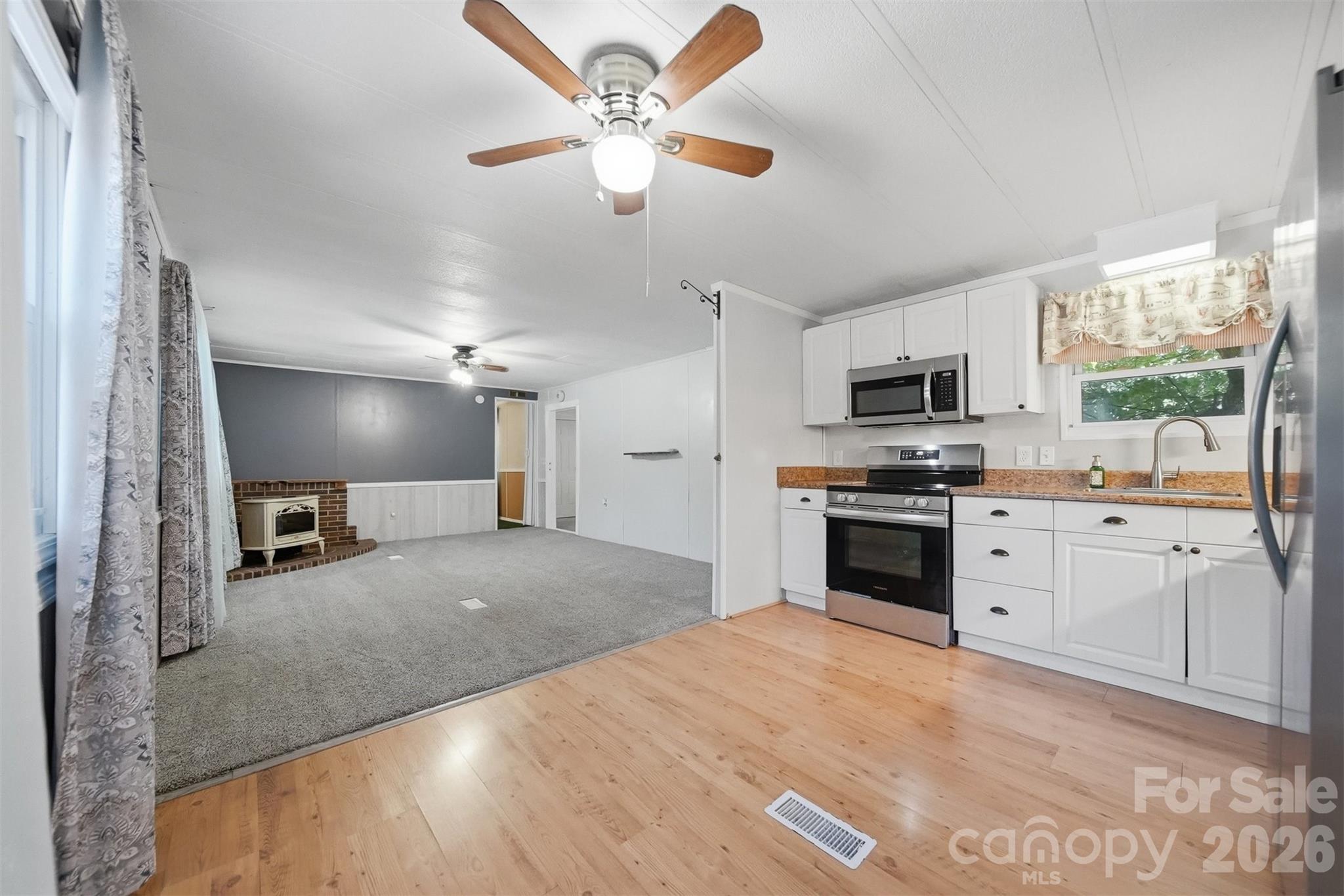5404 B J Drive — Conover