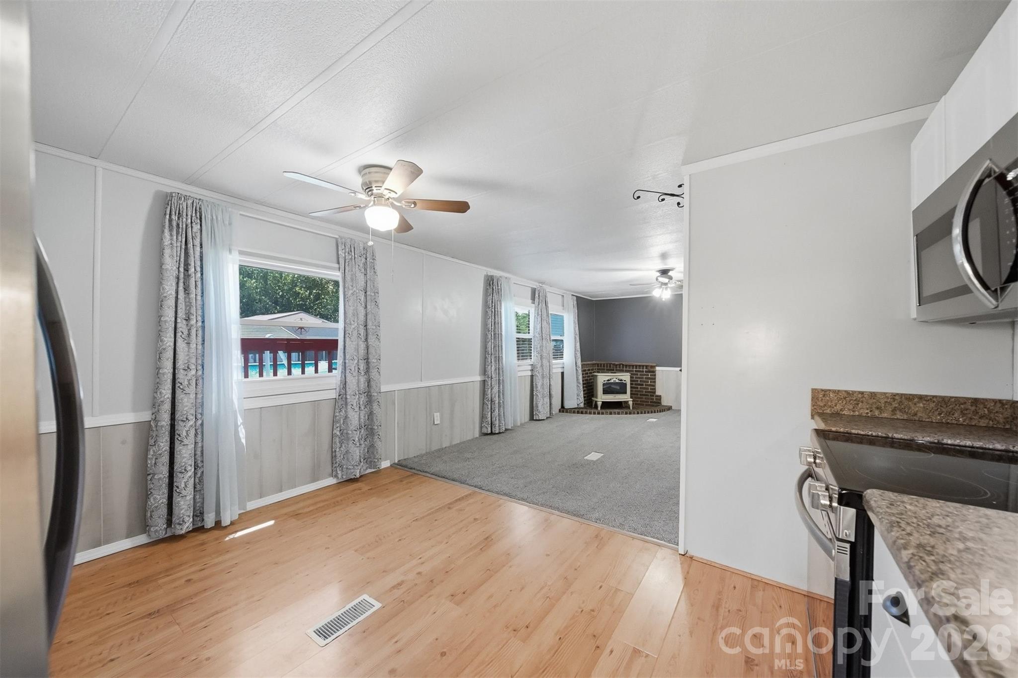 5404 B J Drive — Conover