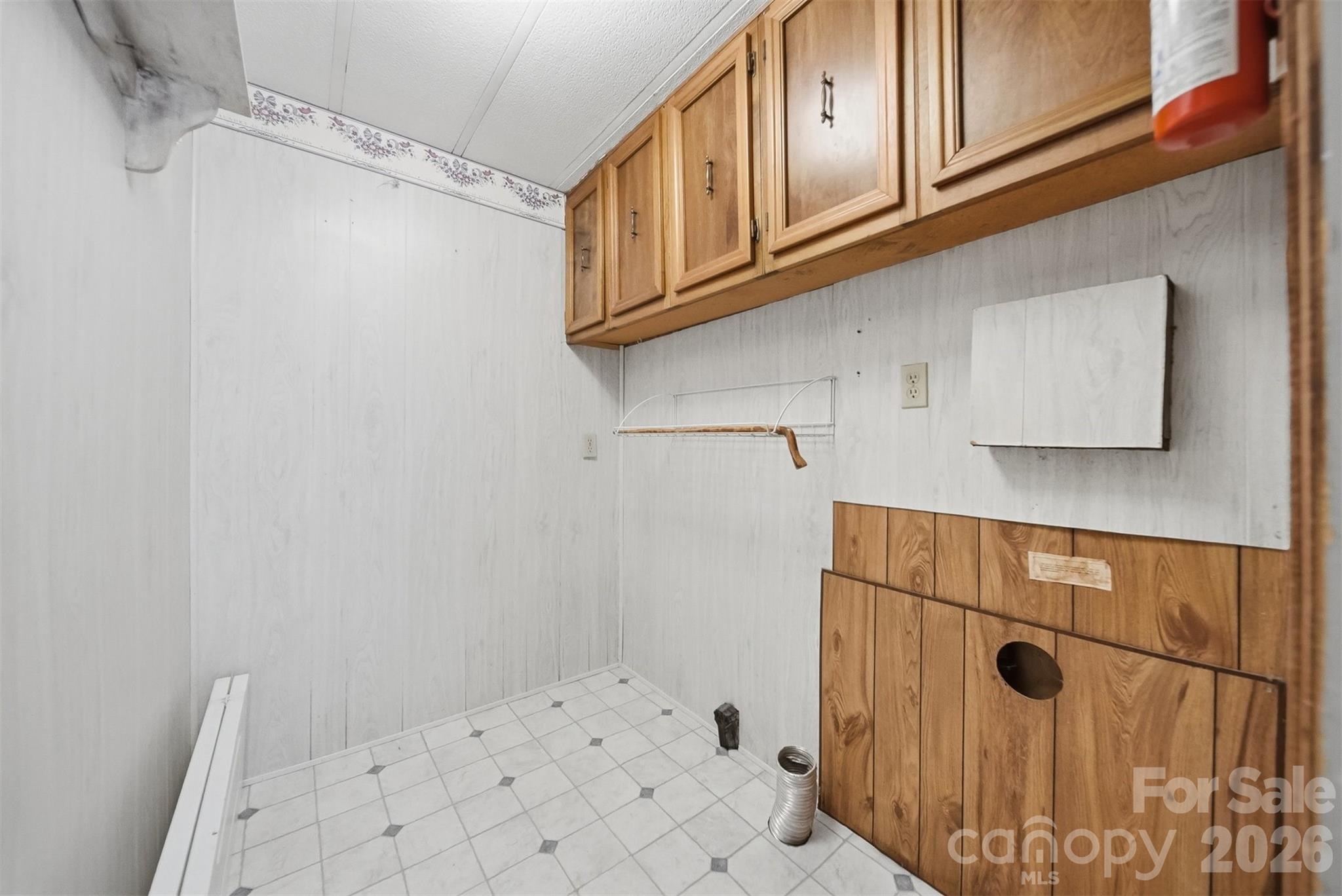 5404 B J Drive — Conover