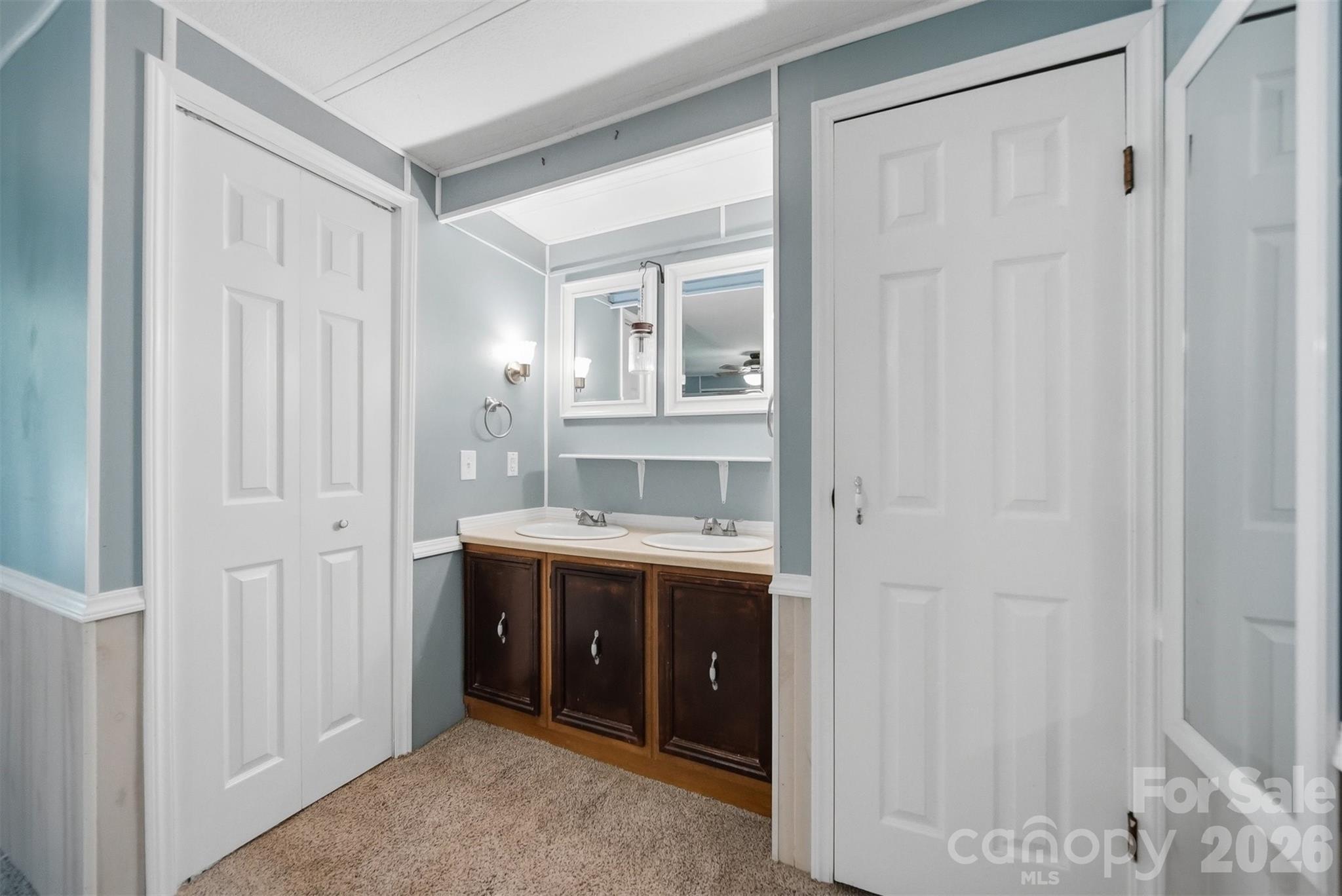 5404 B J Drive — Conover