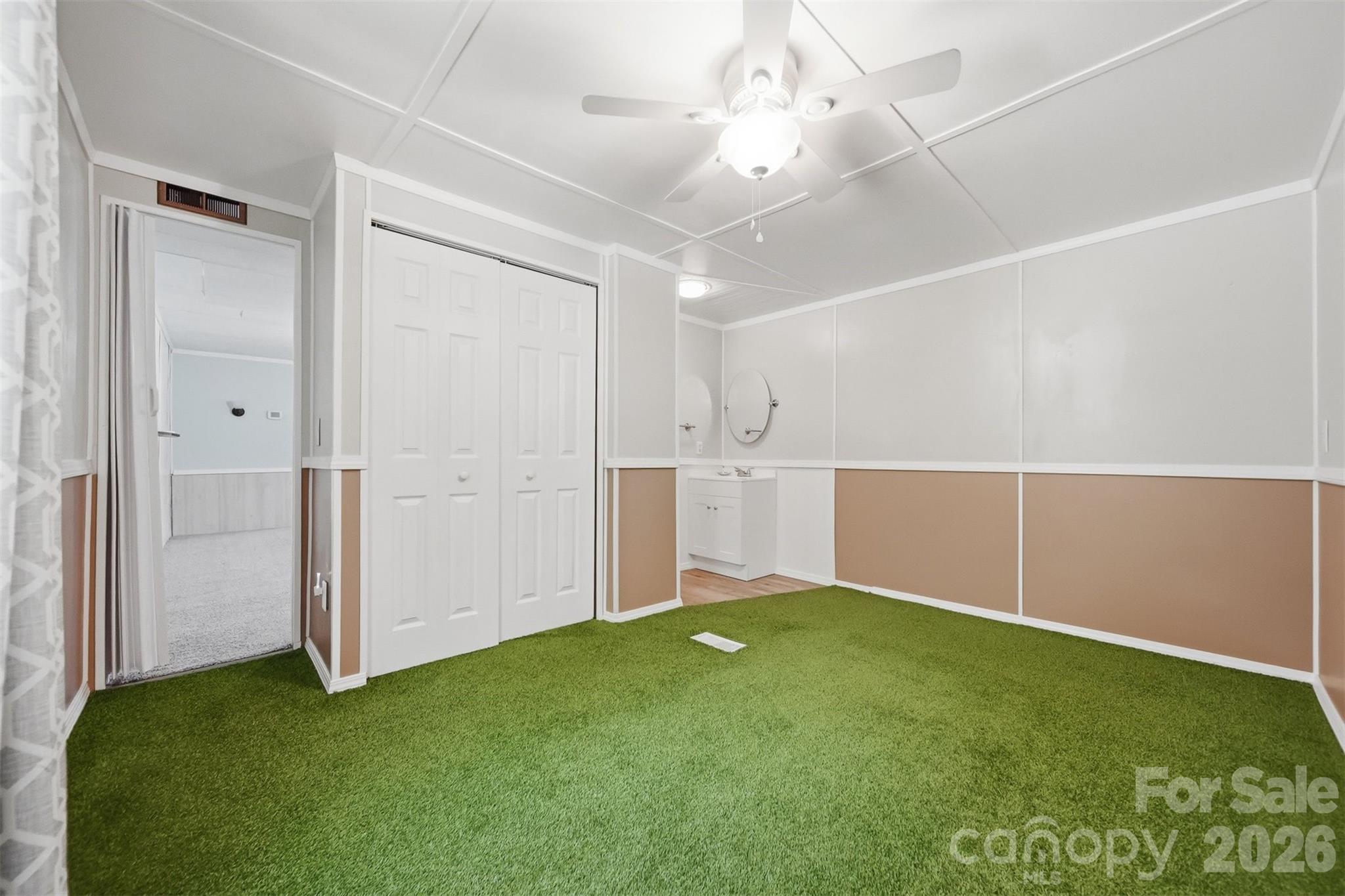 5404 B J Drive — Conover