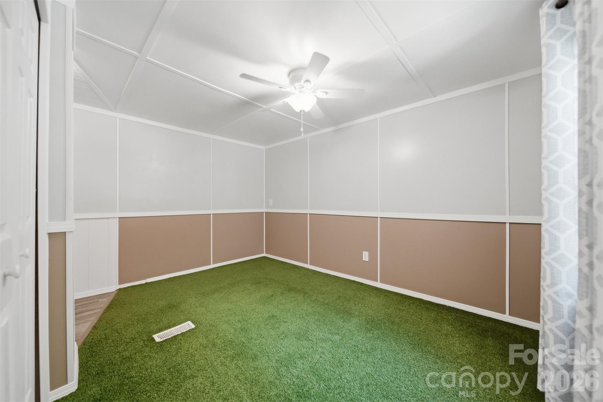 5404 B J Drive — Conover