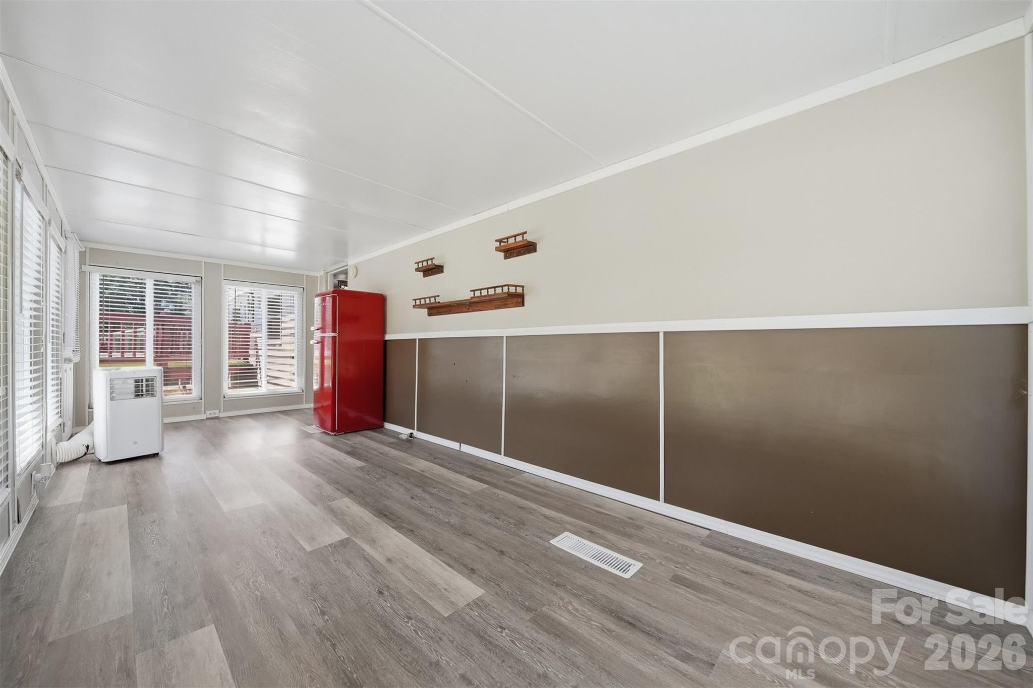 5404 B J Drive — Conover