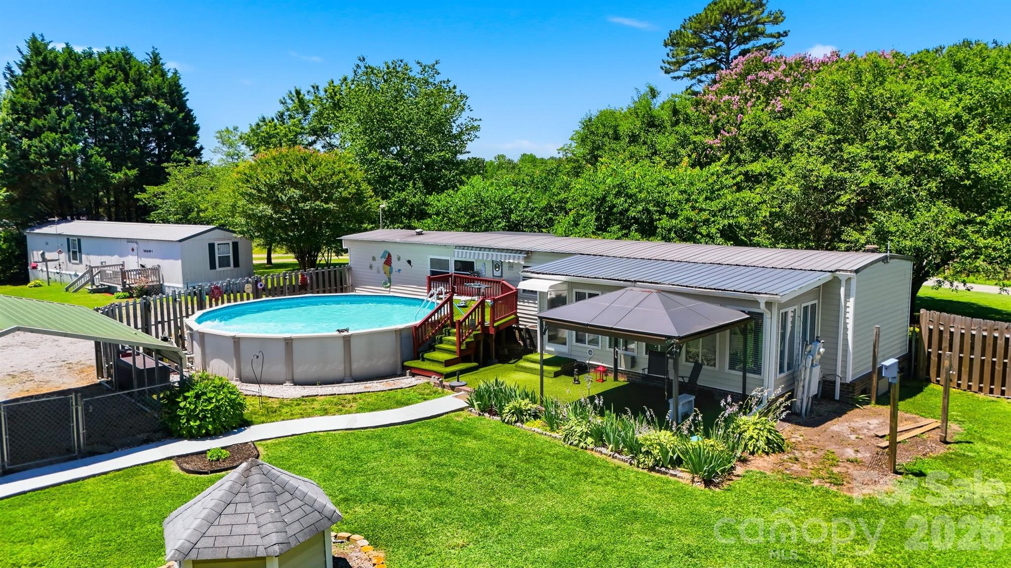 5404 B J Drive — Conover