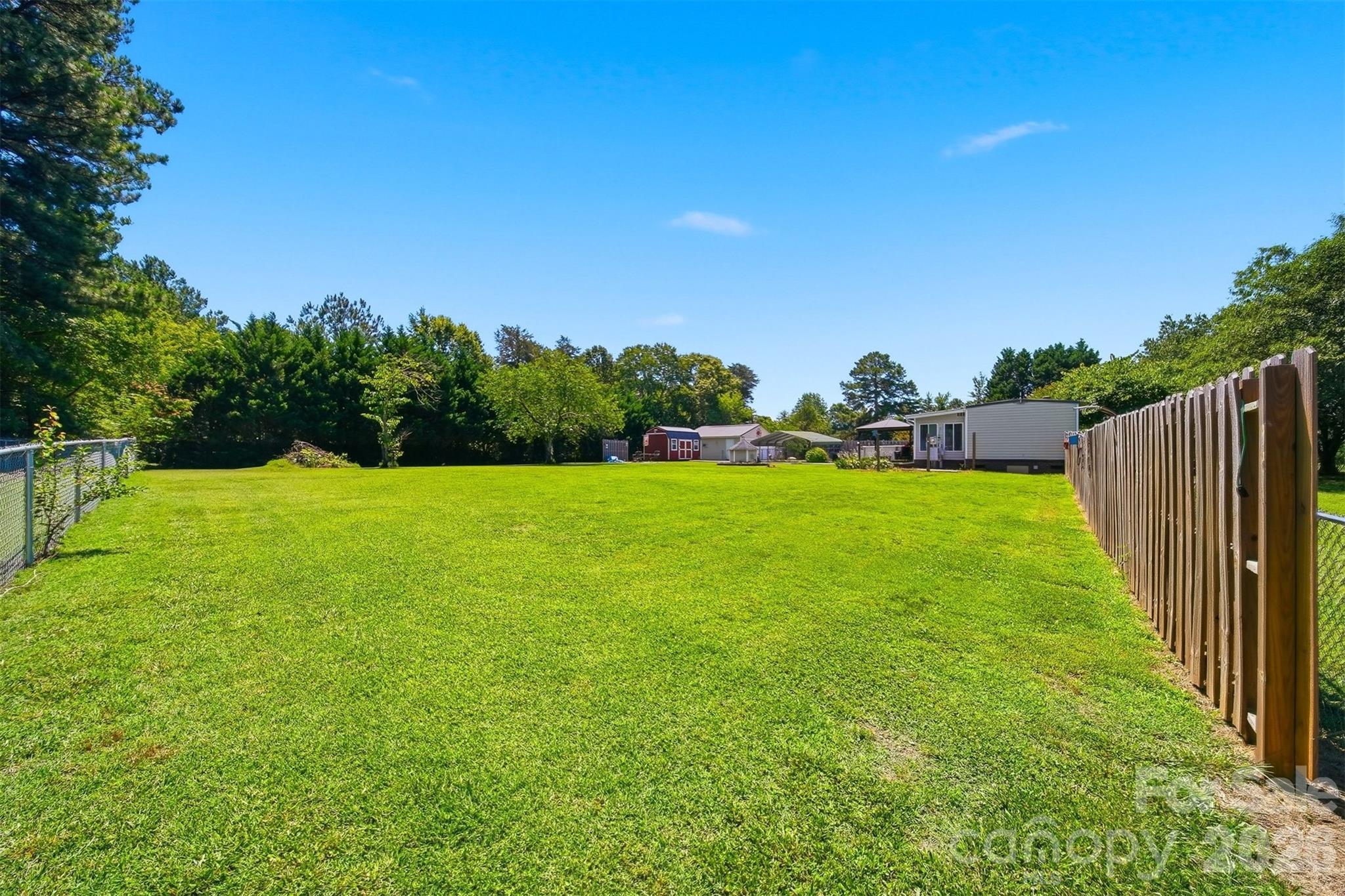 5404 B J Drive — Conover