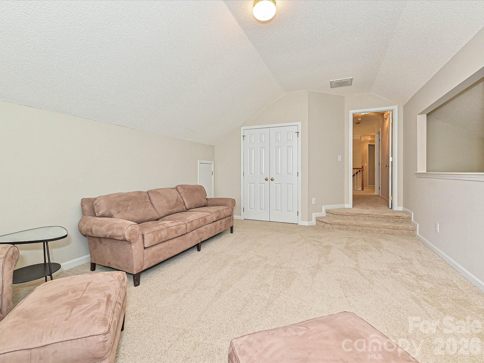 6719 Reedy Creek Road — Charlotte