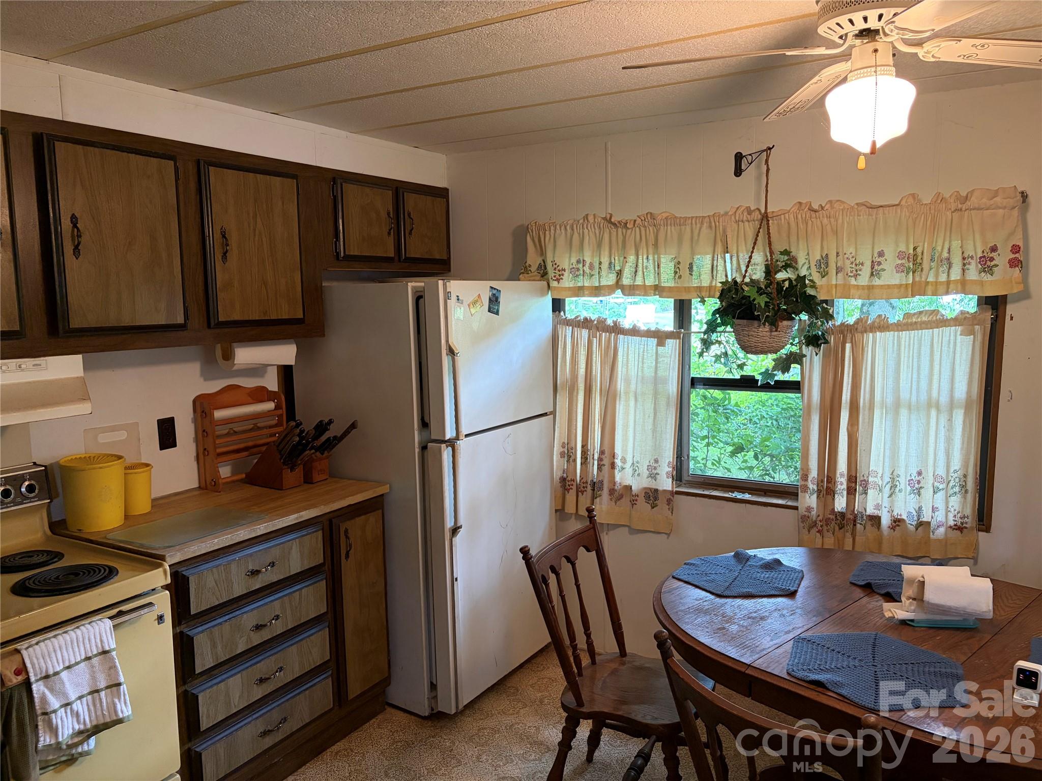 42 Country Meadows Road — Burnsville
