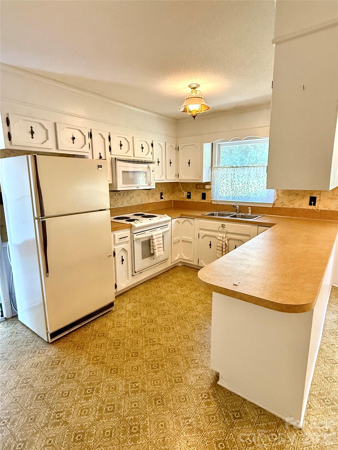 1106 Laurel Woods Drive — Gastonia