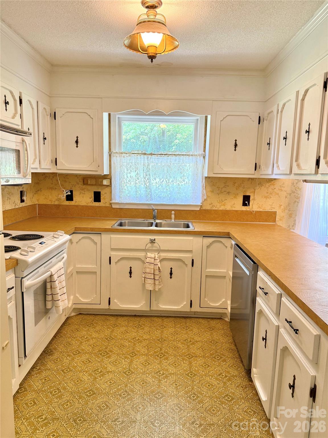 1106 Laurel Woods Drive — Gastonia