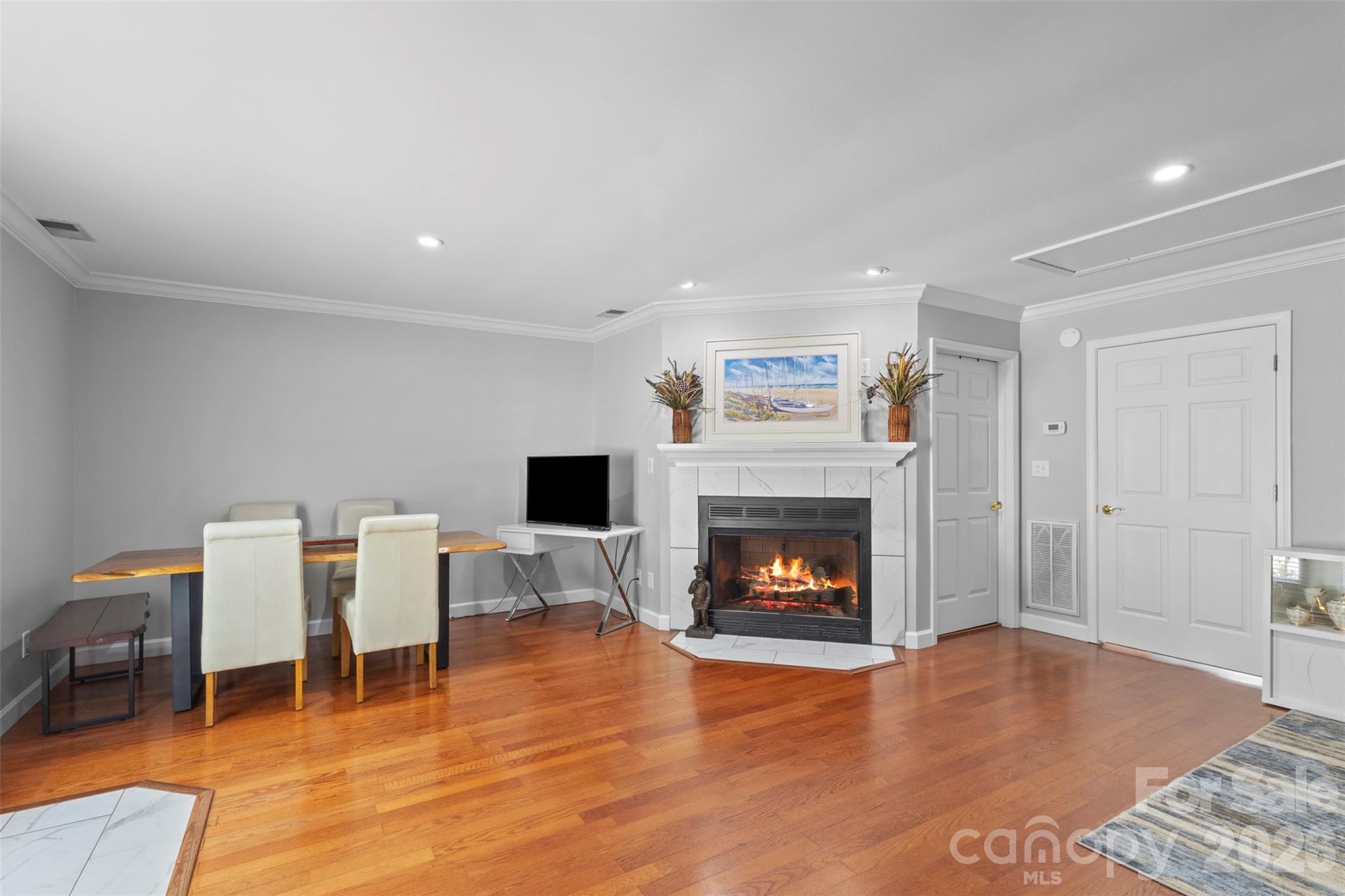 7760 Wallace Lane — Denver