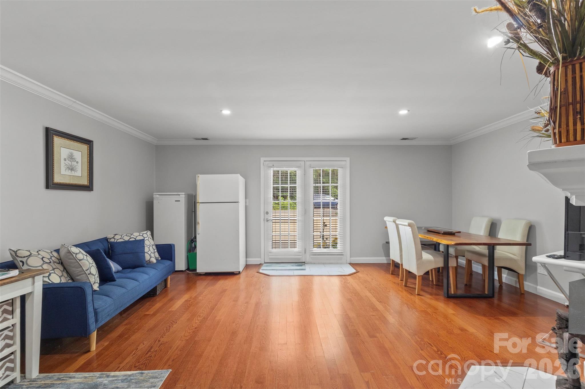 7760 Wallace Lane — Denver