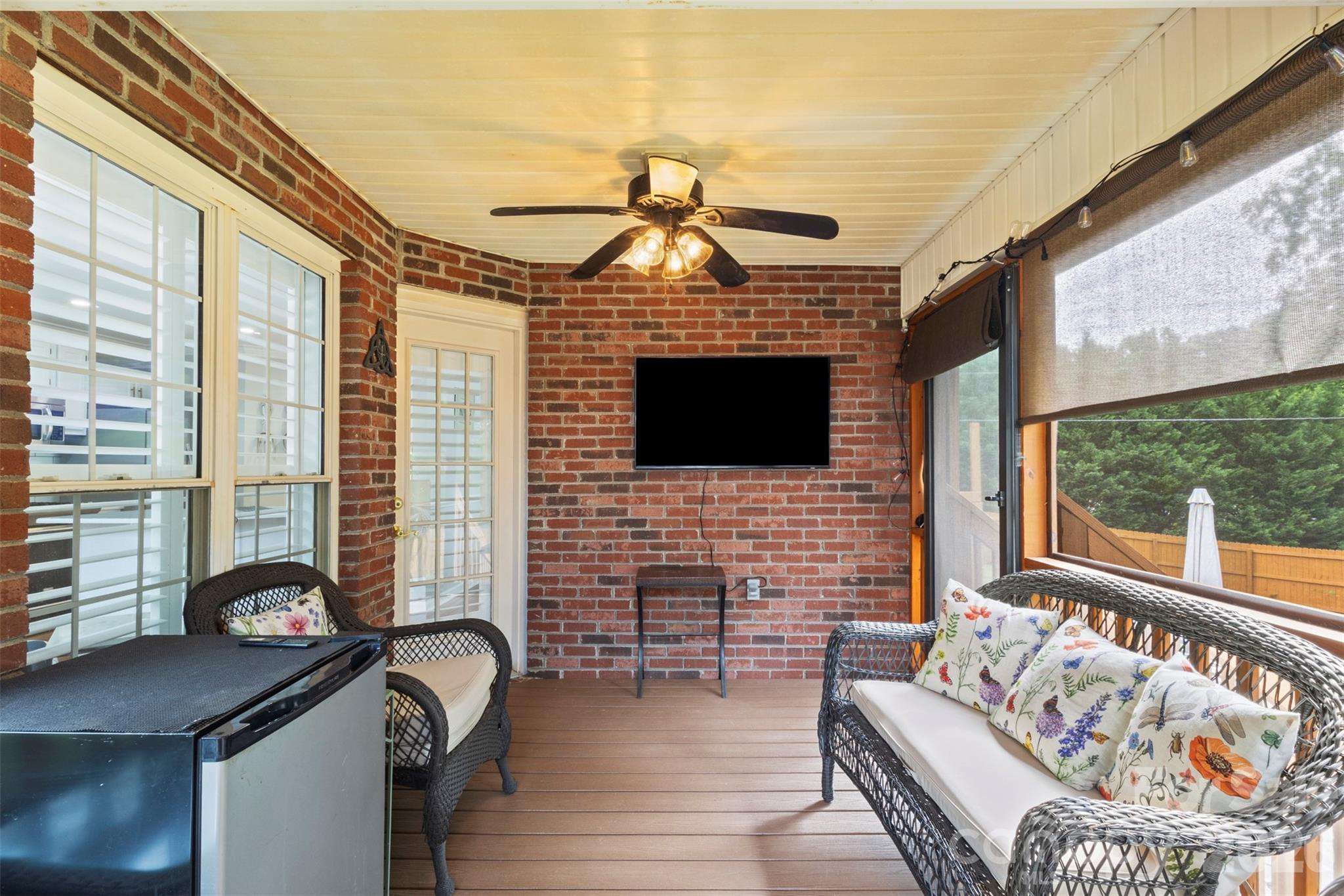 7760 Wallace Lane — Denver