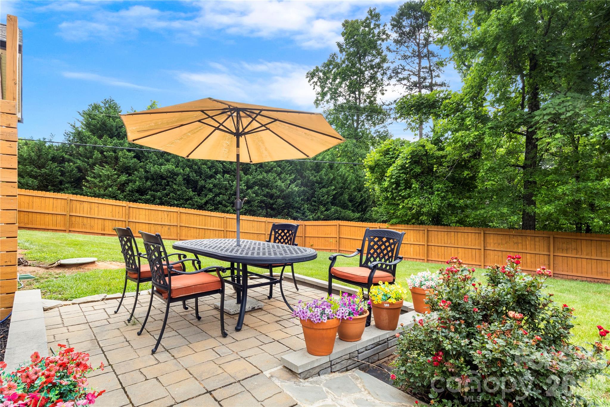 7760 Wallace Lane — Denver