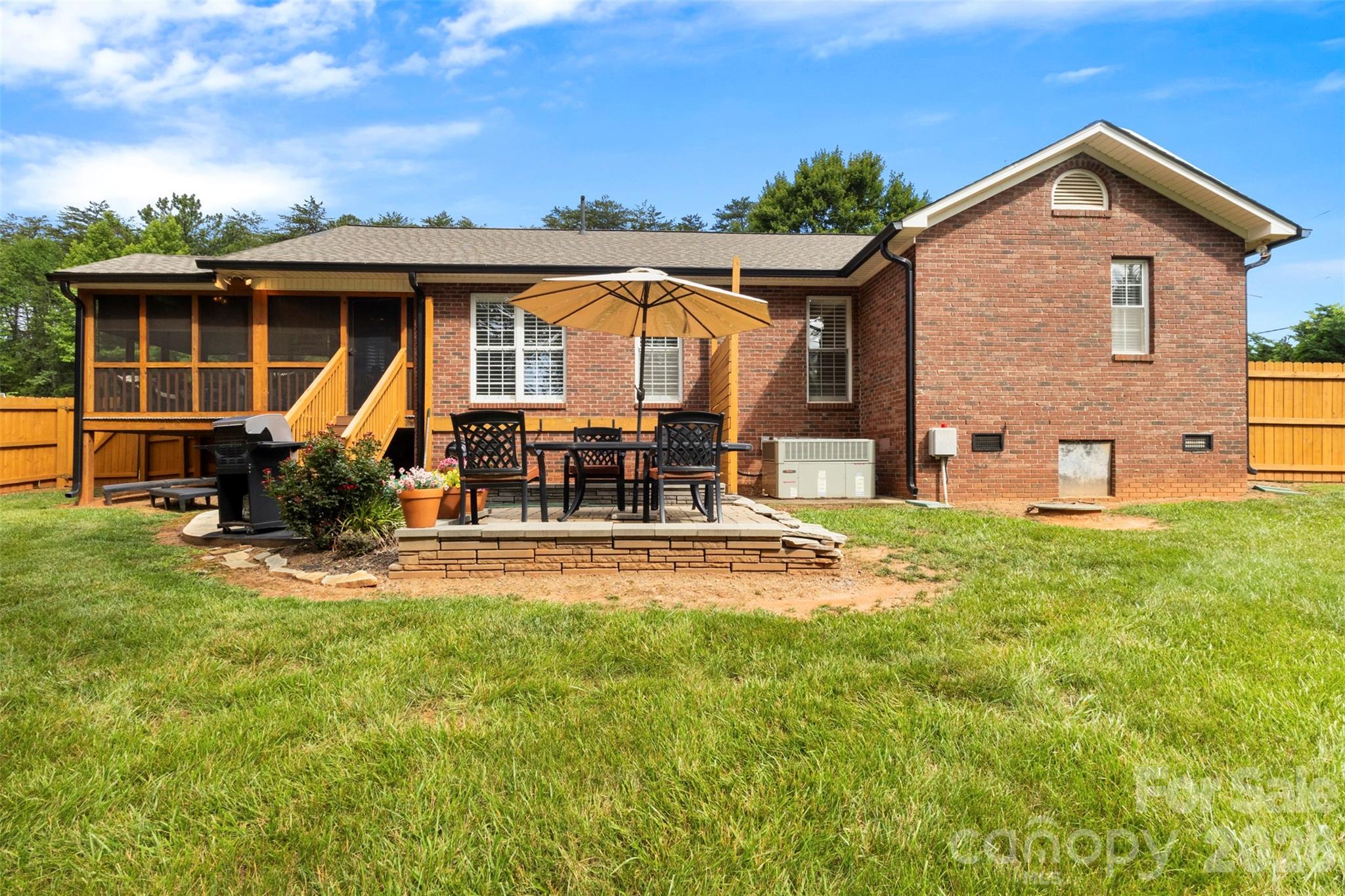 7760 Wallace Lane — Denver