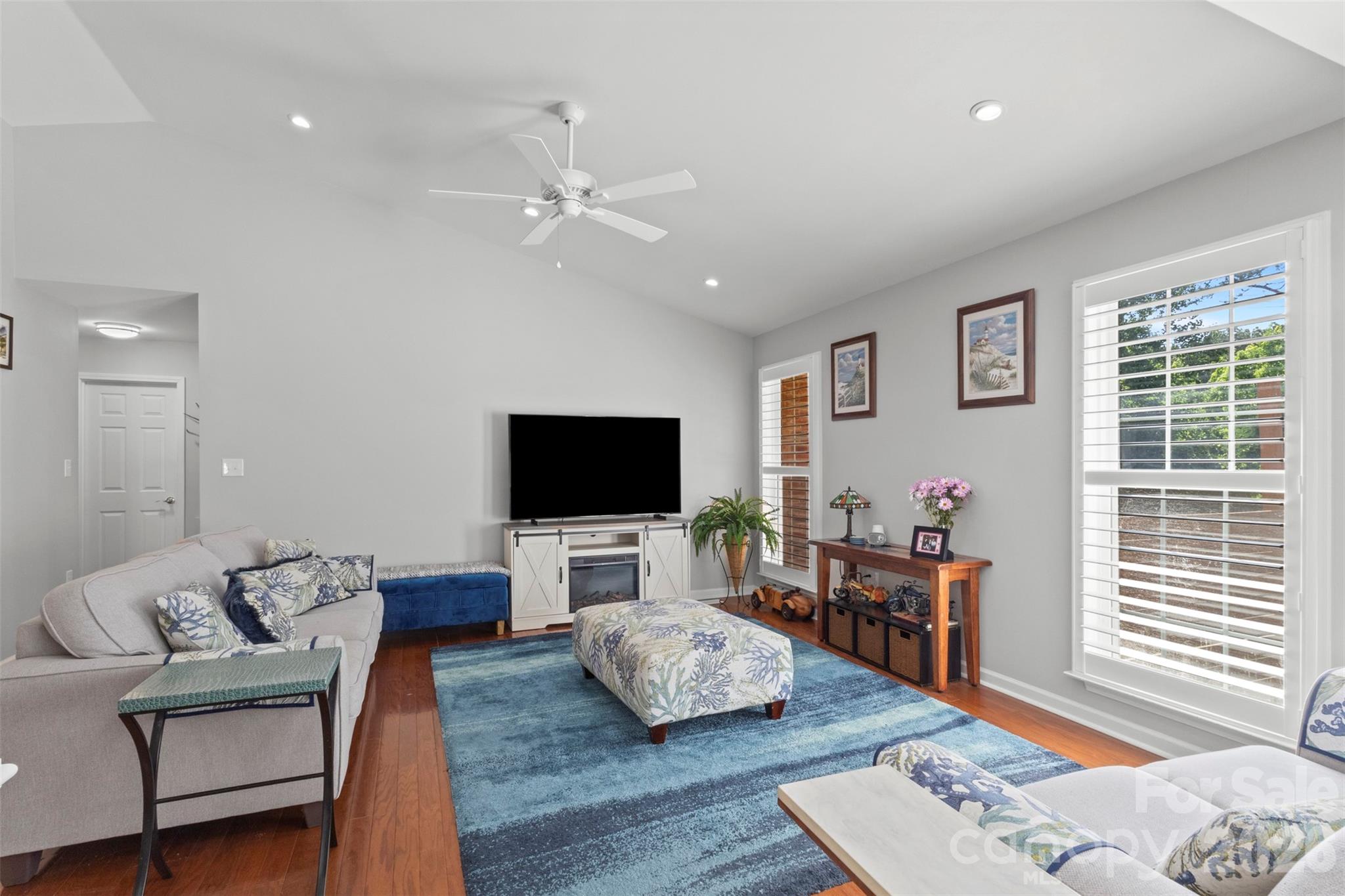 7760 Wallace Lane — Denver