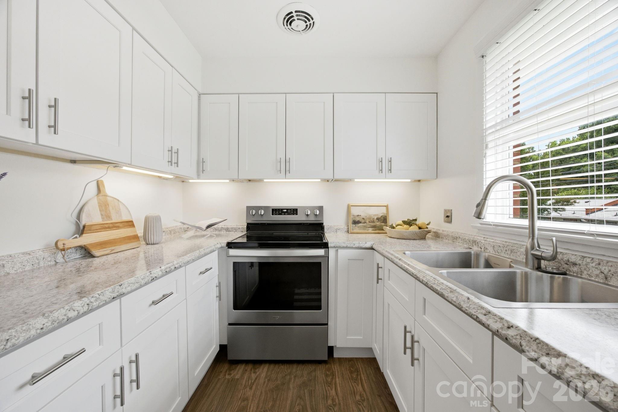 4500 Woodlark Lane — Charlotte