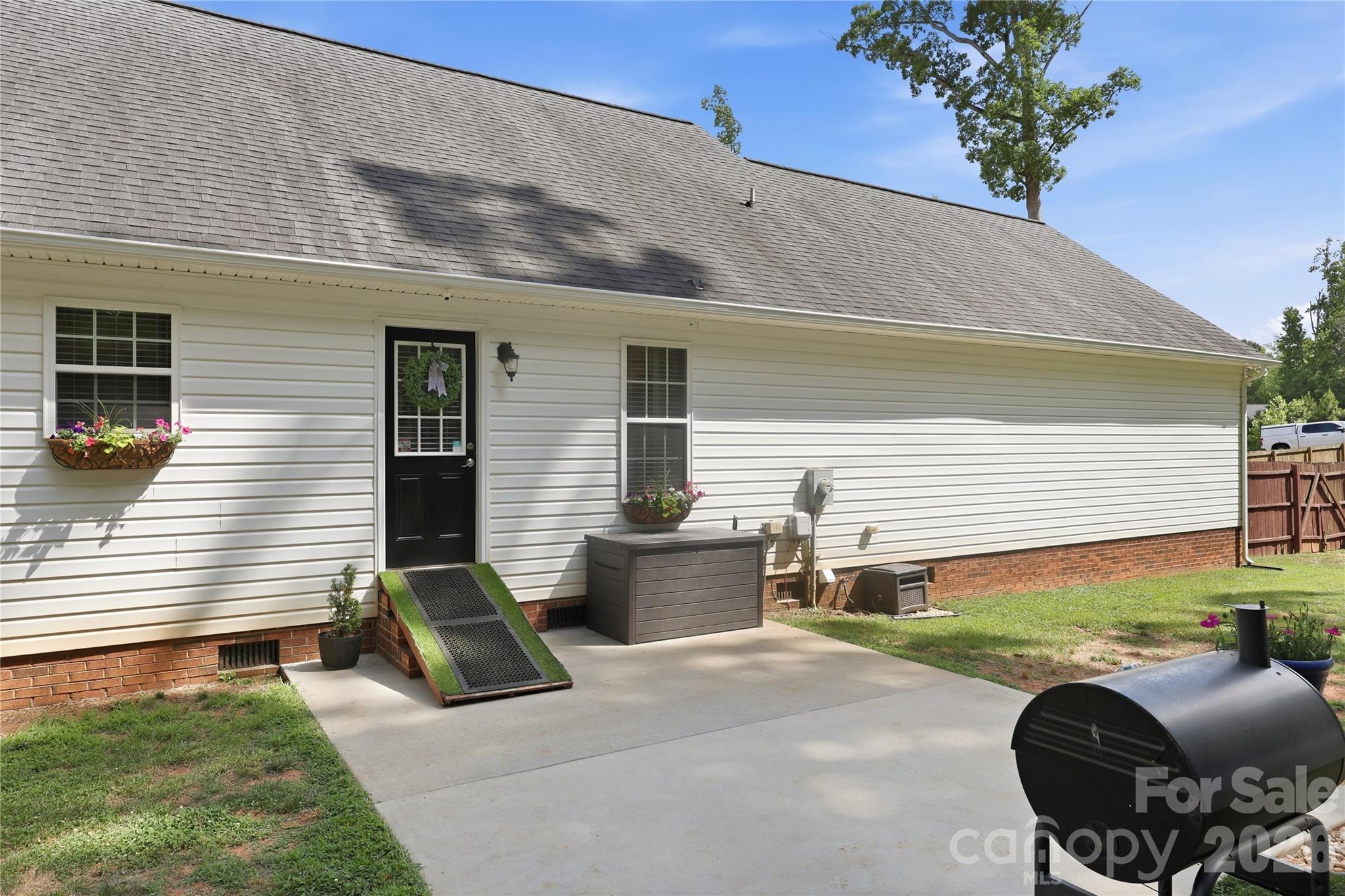 175 Rose Brier Lane — Salisbury