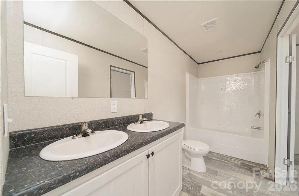 4277 Chinquapin Circle — Lenoir