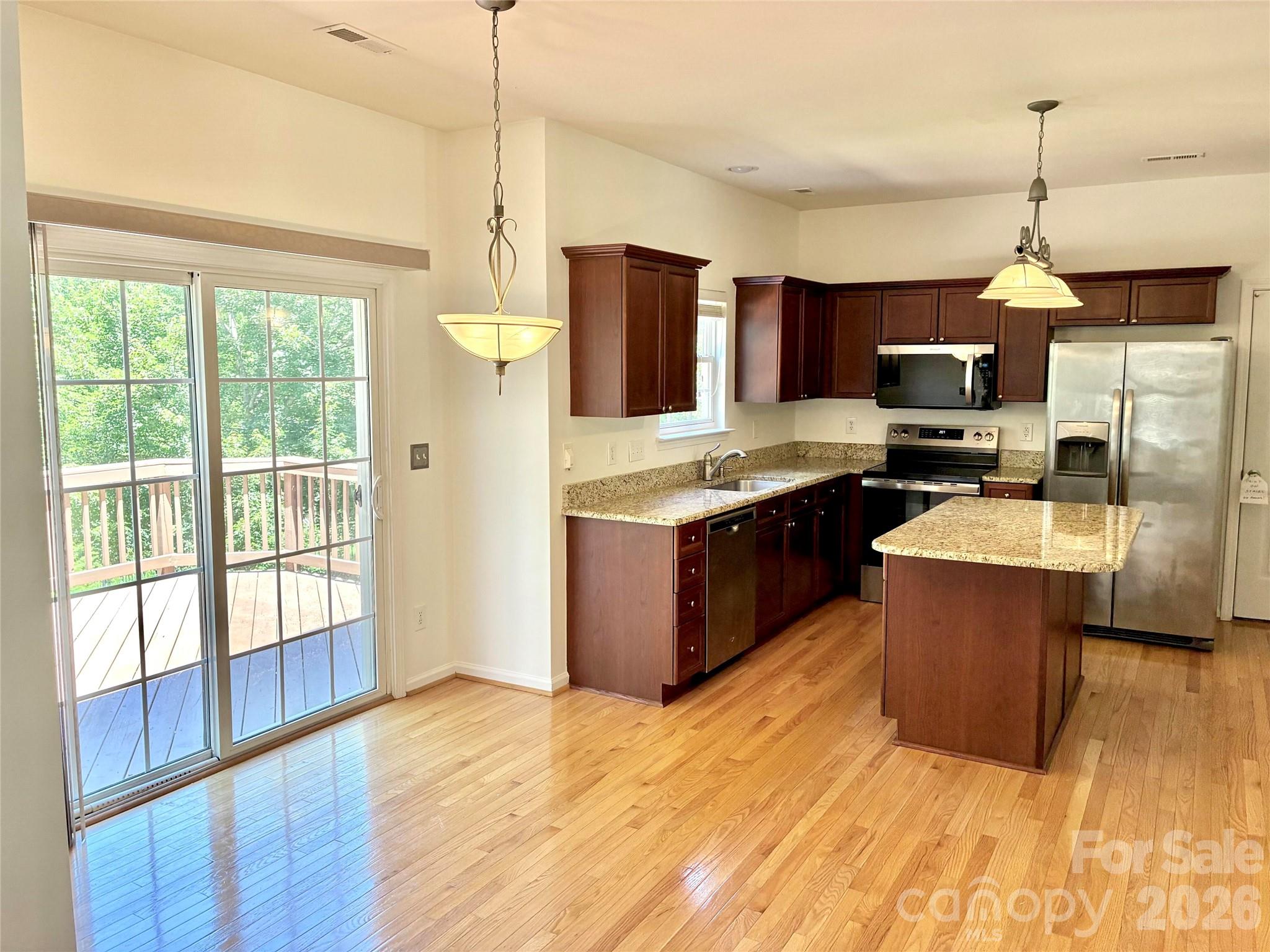12025 Harmon Lane — Pineville