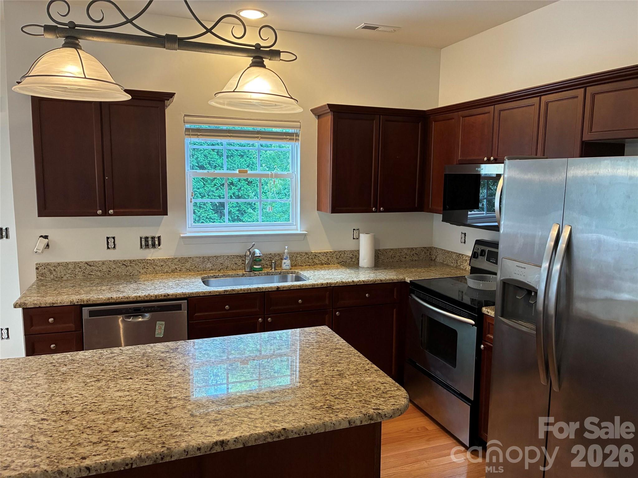 12025 Harmon Lane — Pineville