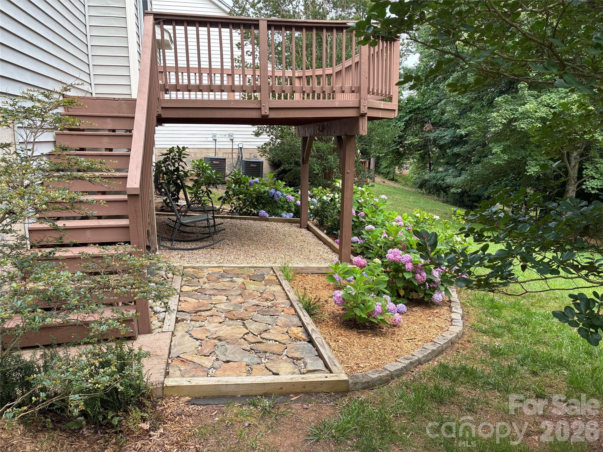 12025 Harmon Lane — Pineville
